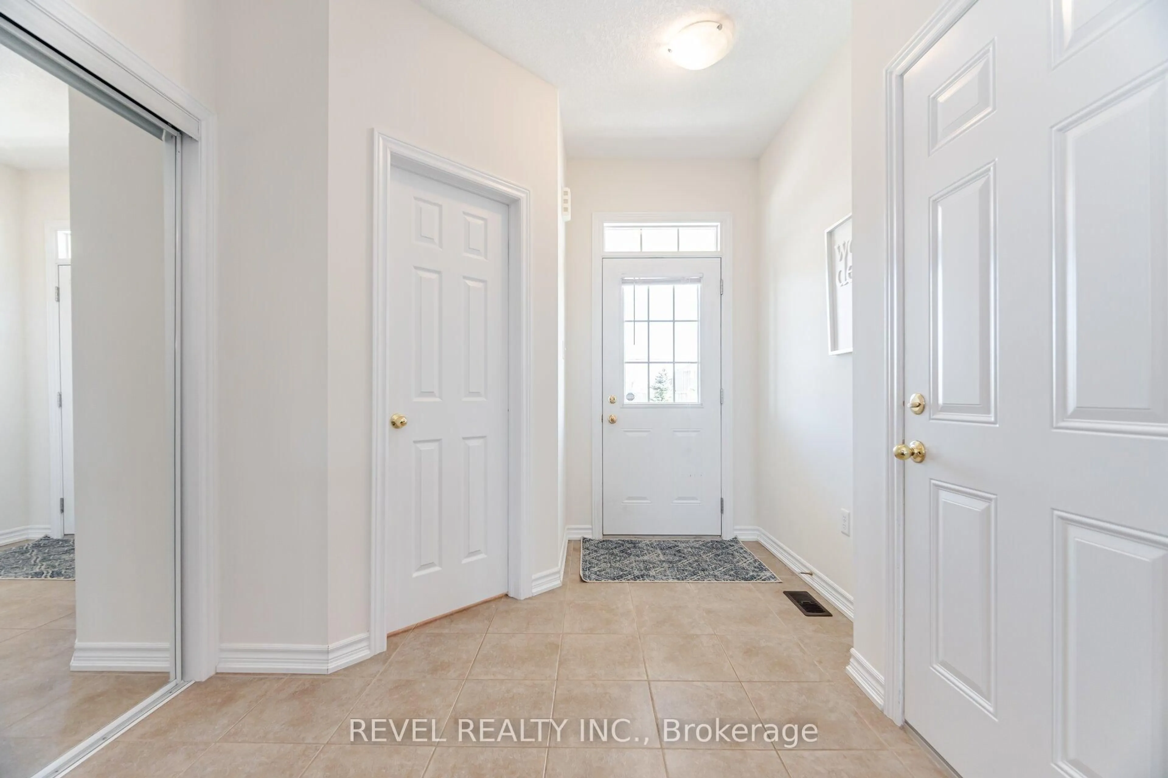 Indoor entryway for 607 Murray Meadows Pl, Milton Ontario L9T 8L7