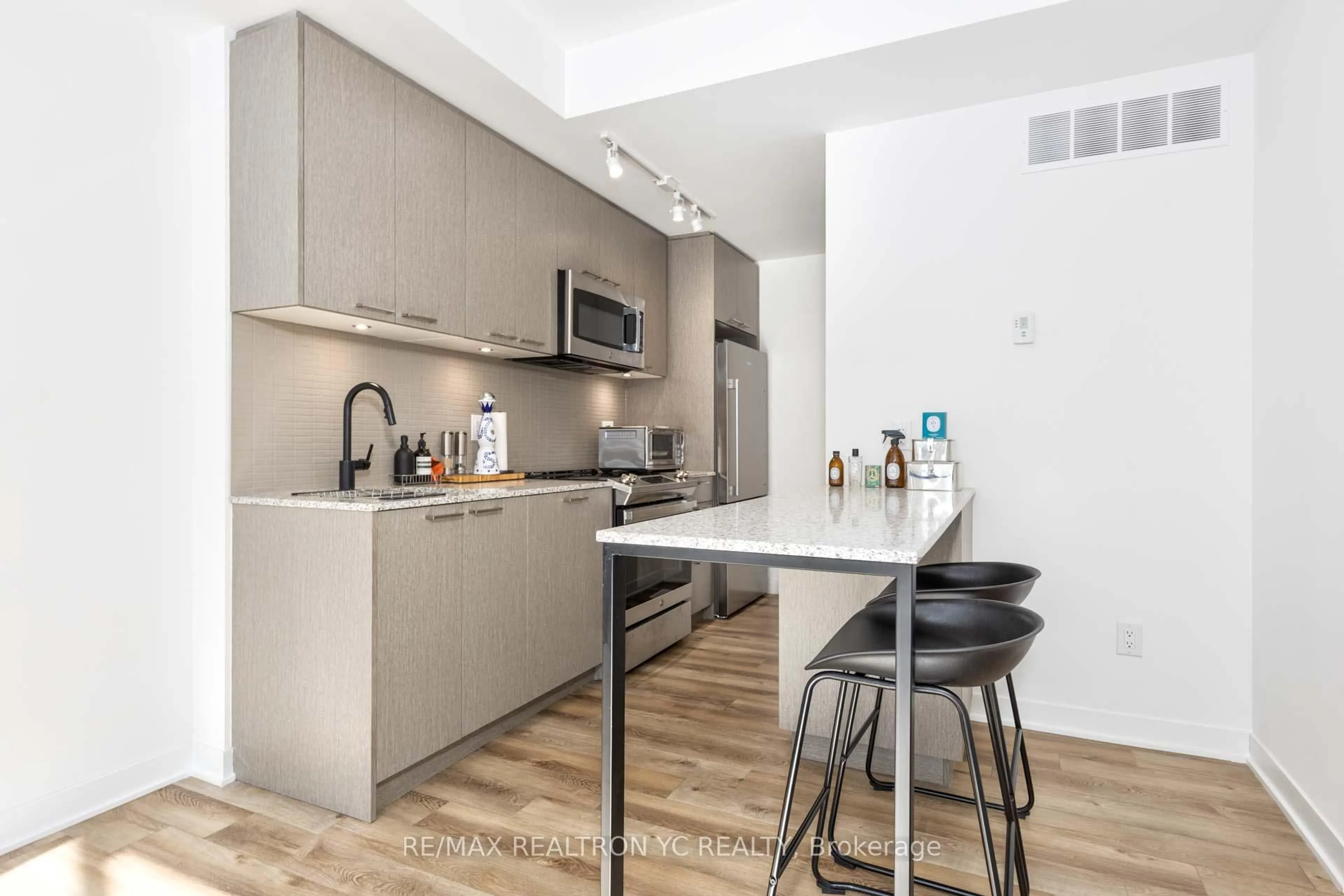 Standard kitchen, unknown for 40 Ed Clark Gardens Blvd #6, Toronto Ontario M6N 0B5