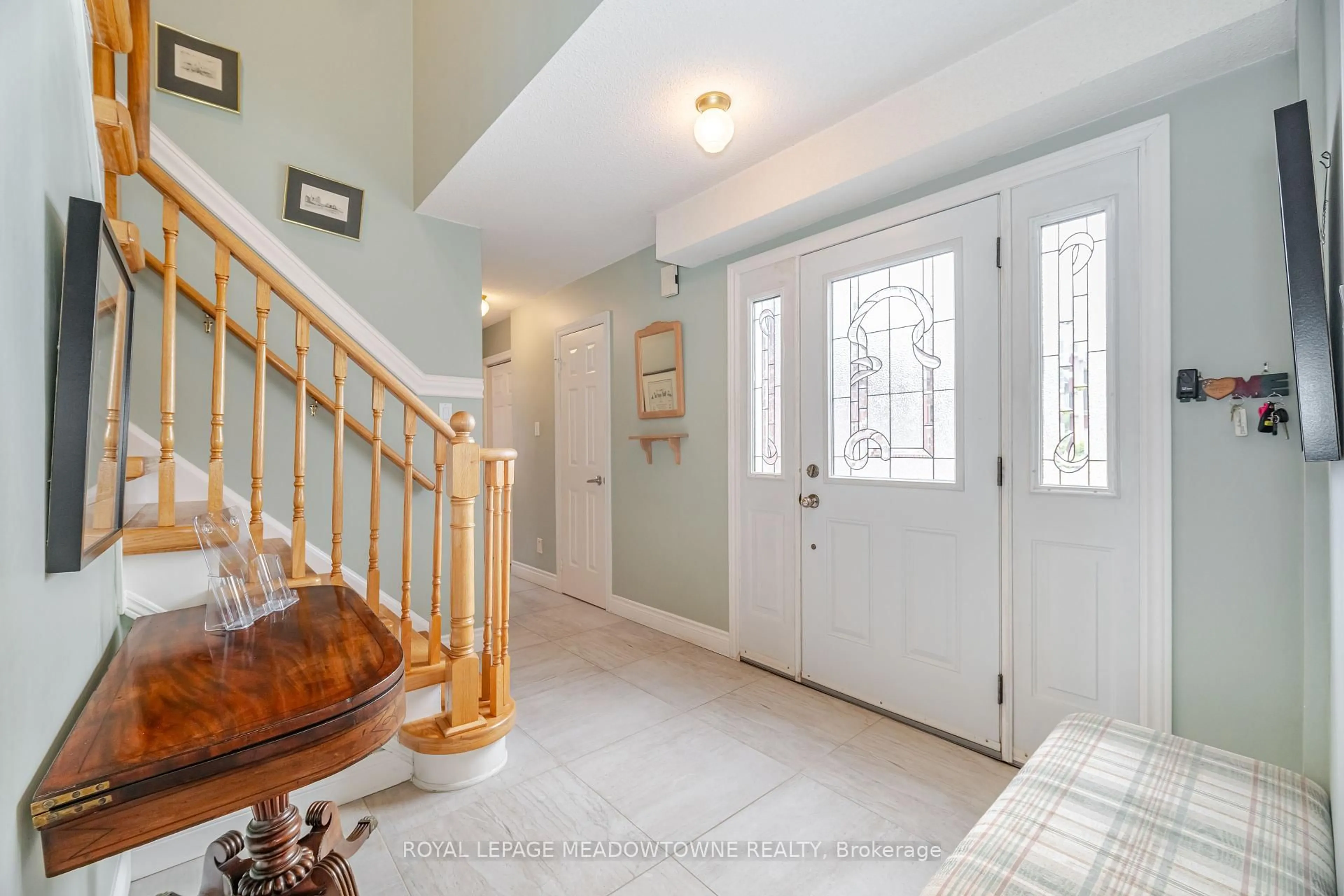 Indoor entryway for 6062 Tenth Line, Mississauga Ontario L5N 5S4