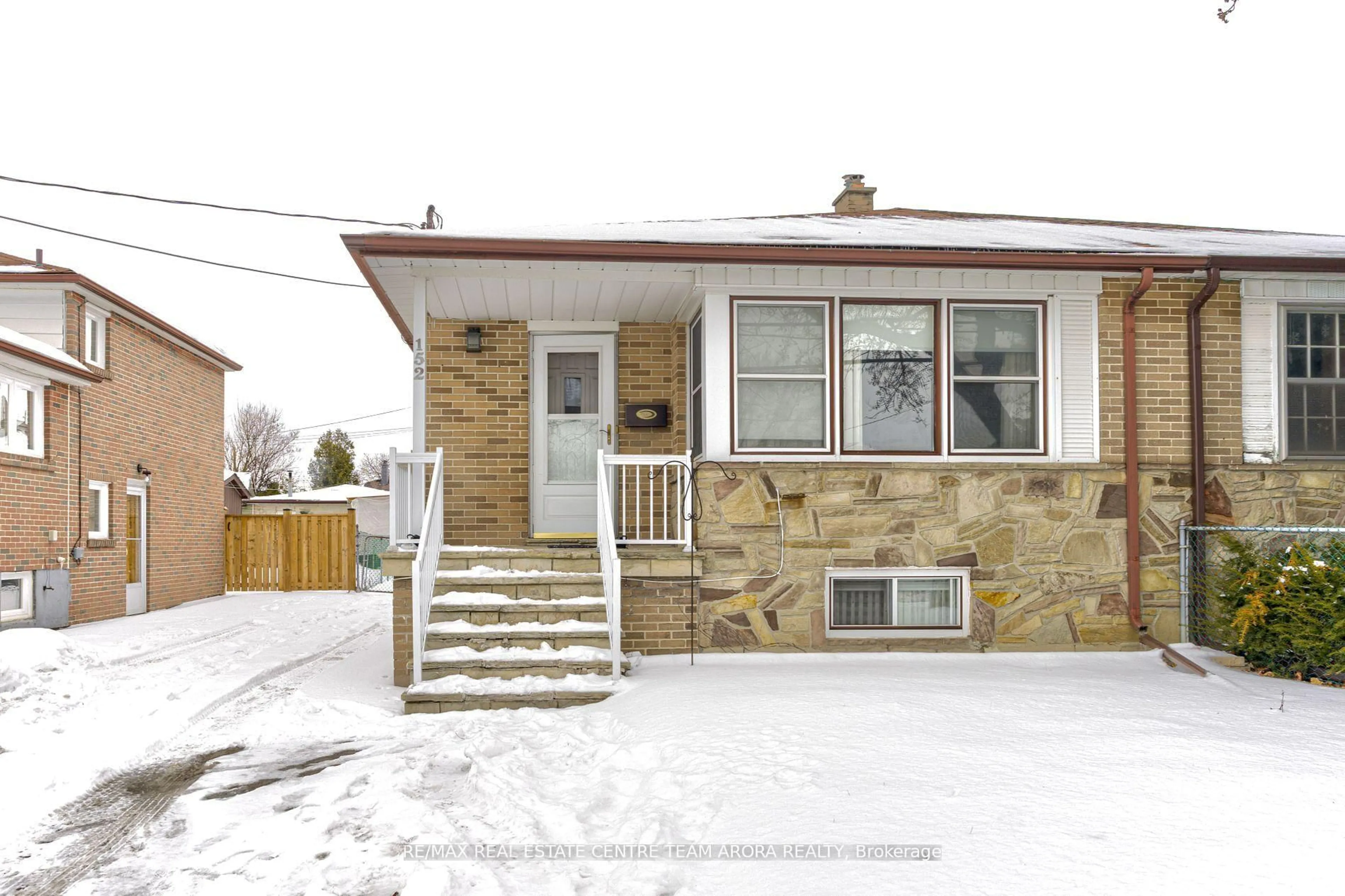 Home with vinyl exterior material, street for 152 Vodden St, Brampton Ontario L6V 1M7