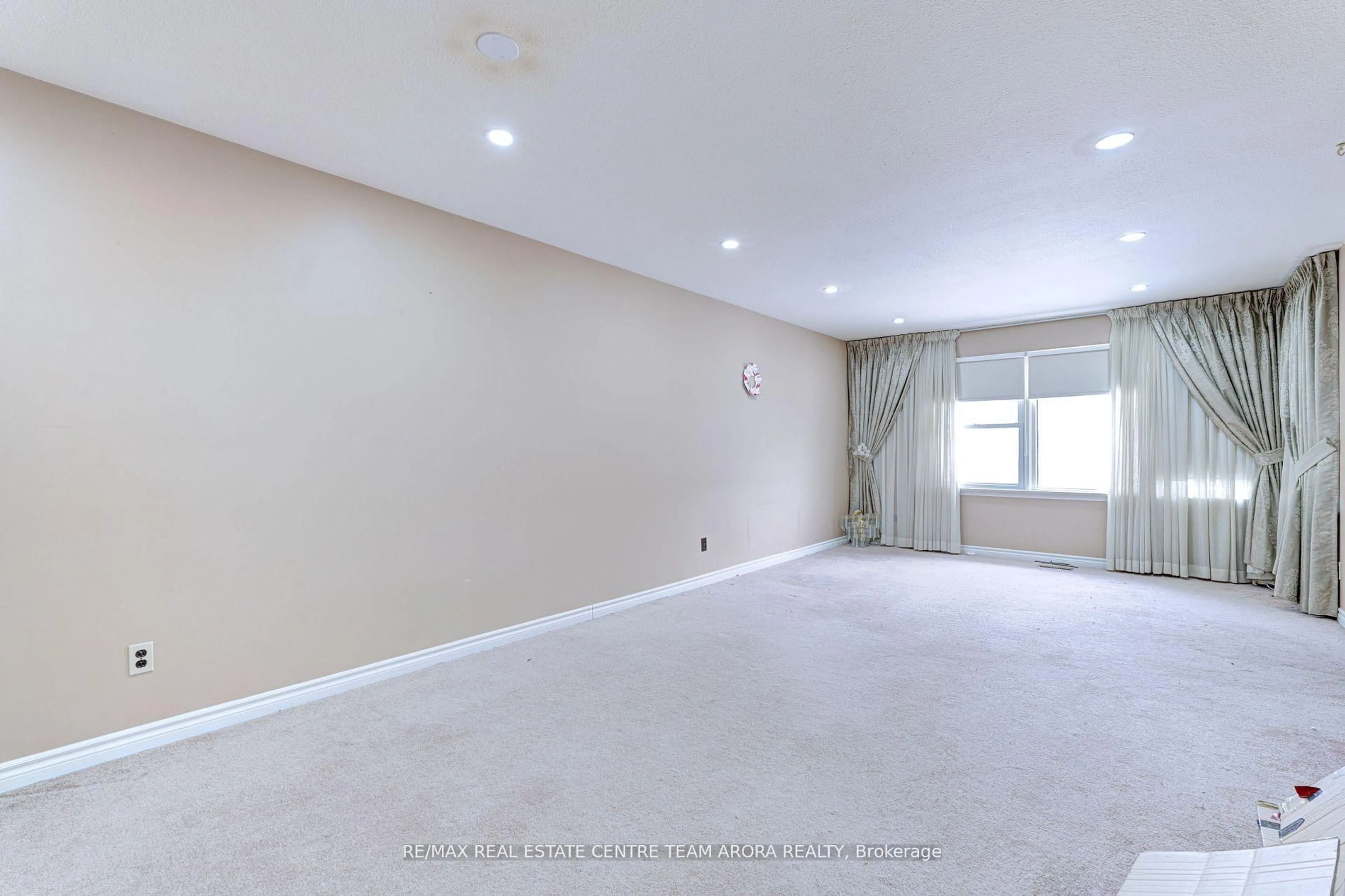 A pic of a room for 152 Vodden St, Brampton Ontario L6V 1M7