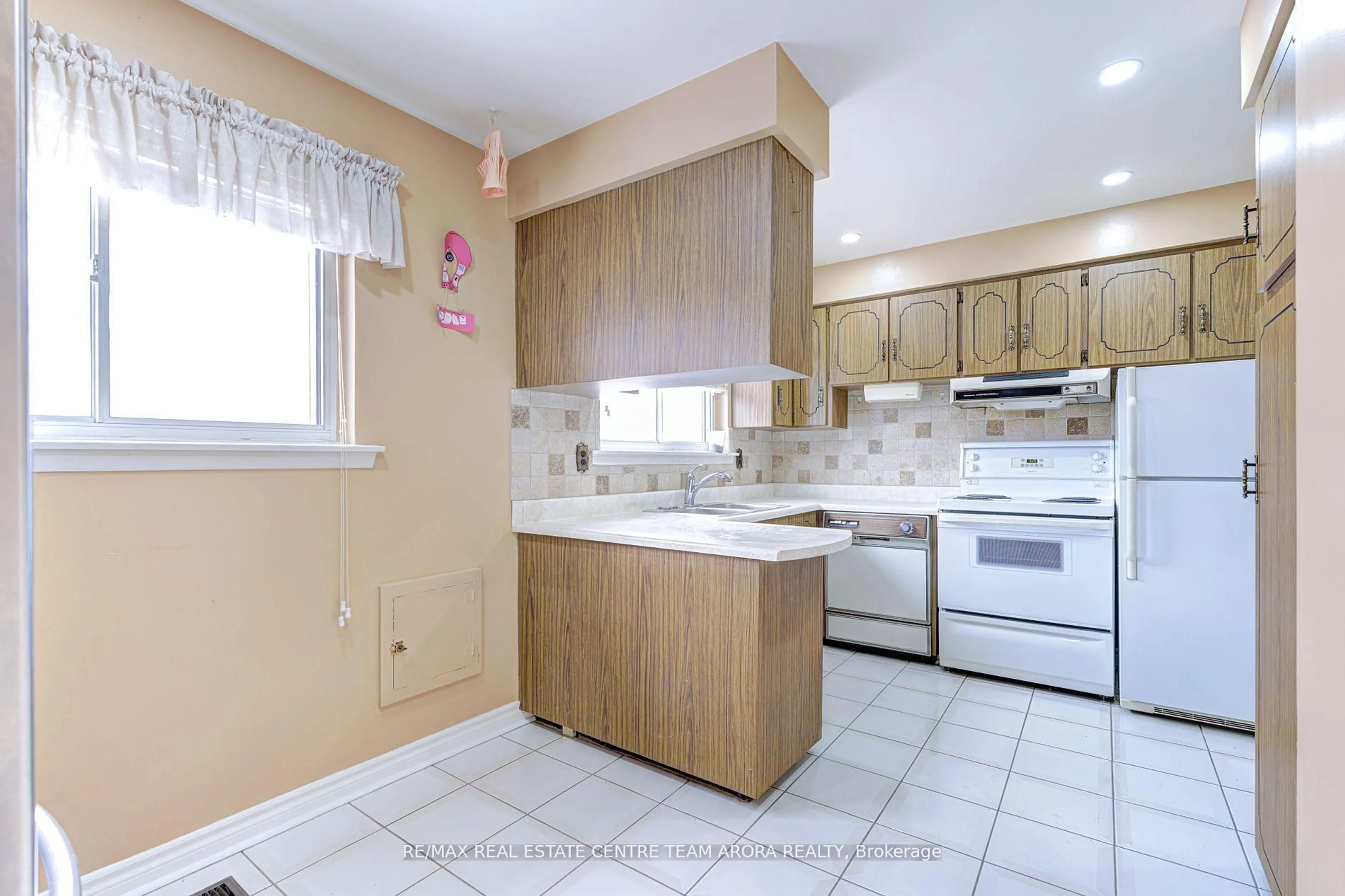 Standard kitchen, ceramic/tile floor for 152 Vodden St, Brampton Ontario L6V 1M7