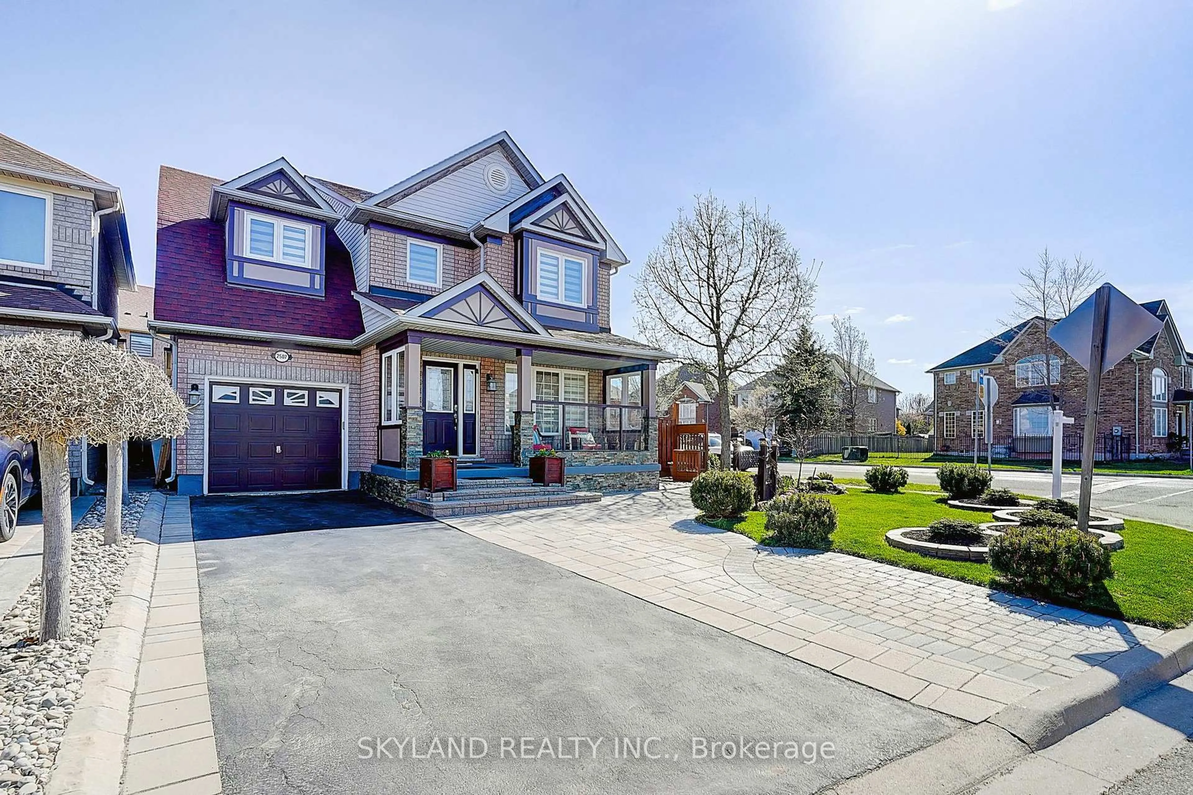 Home with brick exterior material, street for 2507 DASHWOOD Dr, Oakville Ontario L6M 4C1