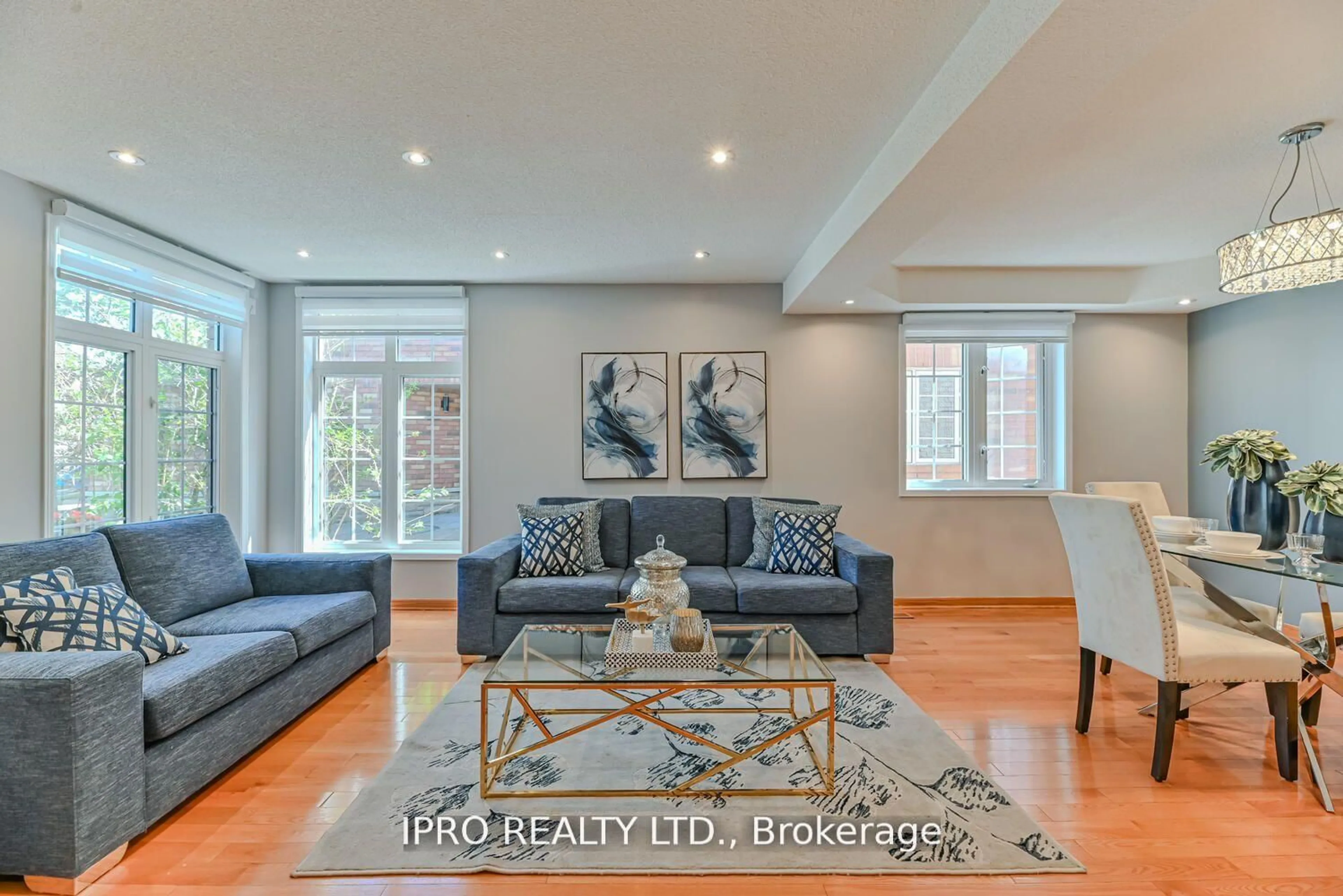 Living room with furniture, unknown for 3344 Laburnum Cres, Mississauga Ontario L5N 7M2