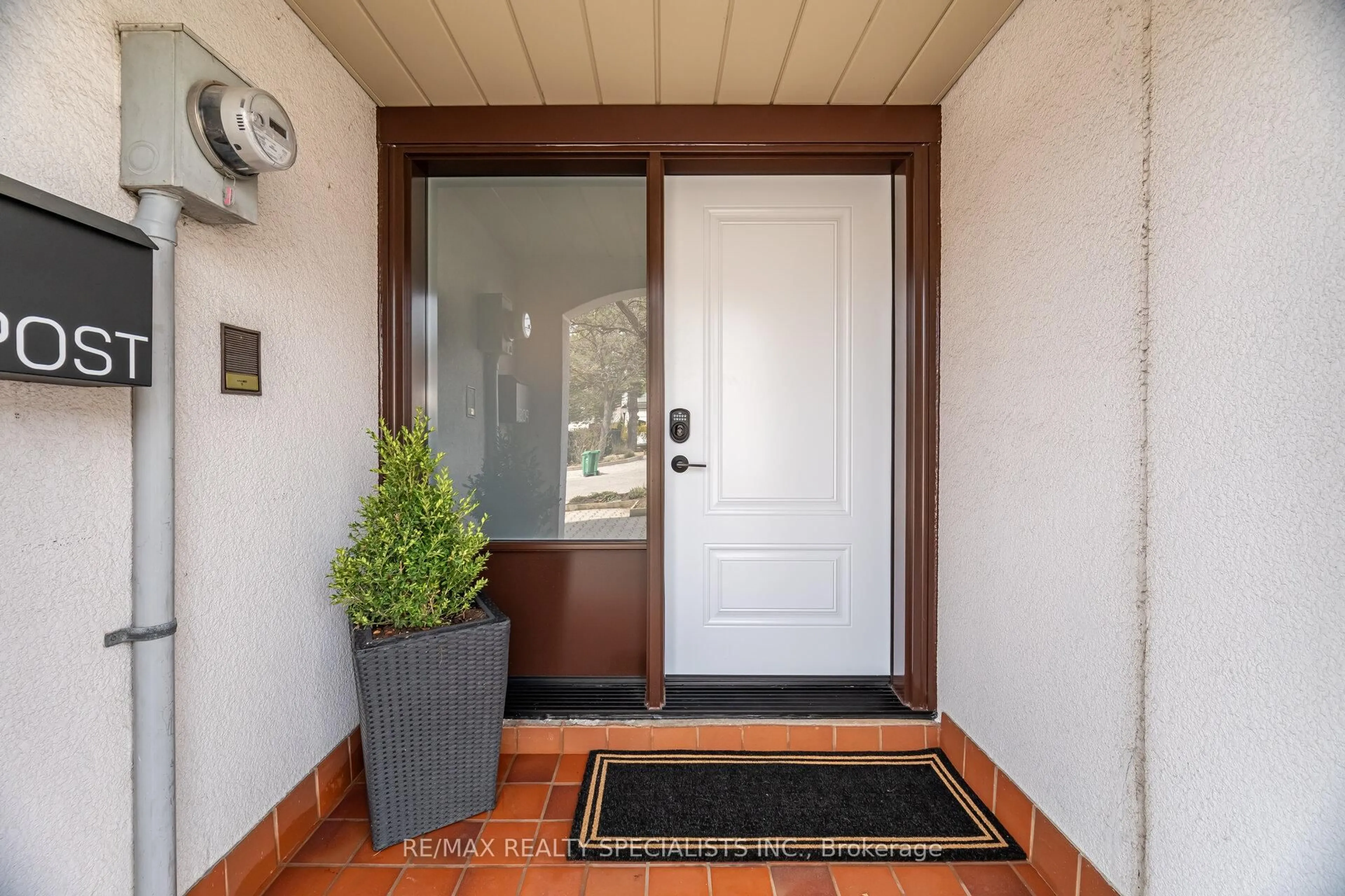 Indoor entryway for 7077 Estoril Rd #12, Mississauga Ontario L5N 1N3