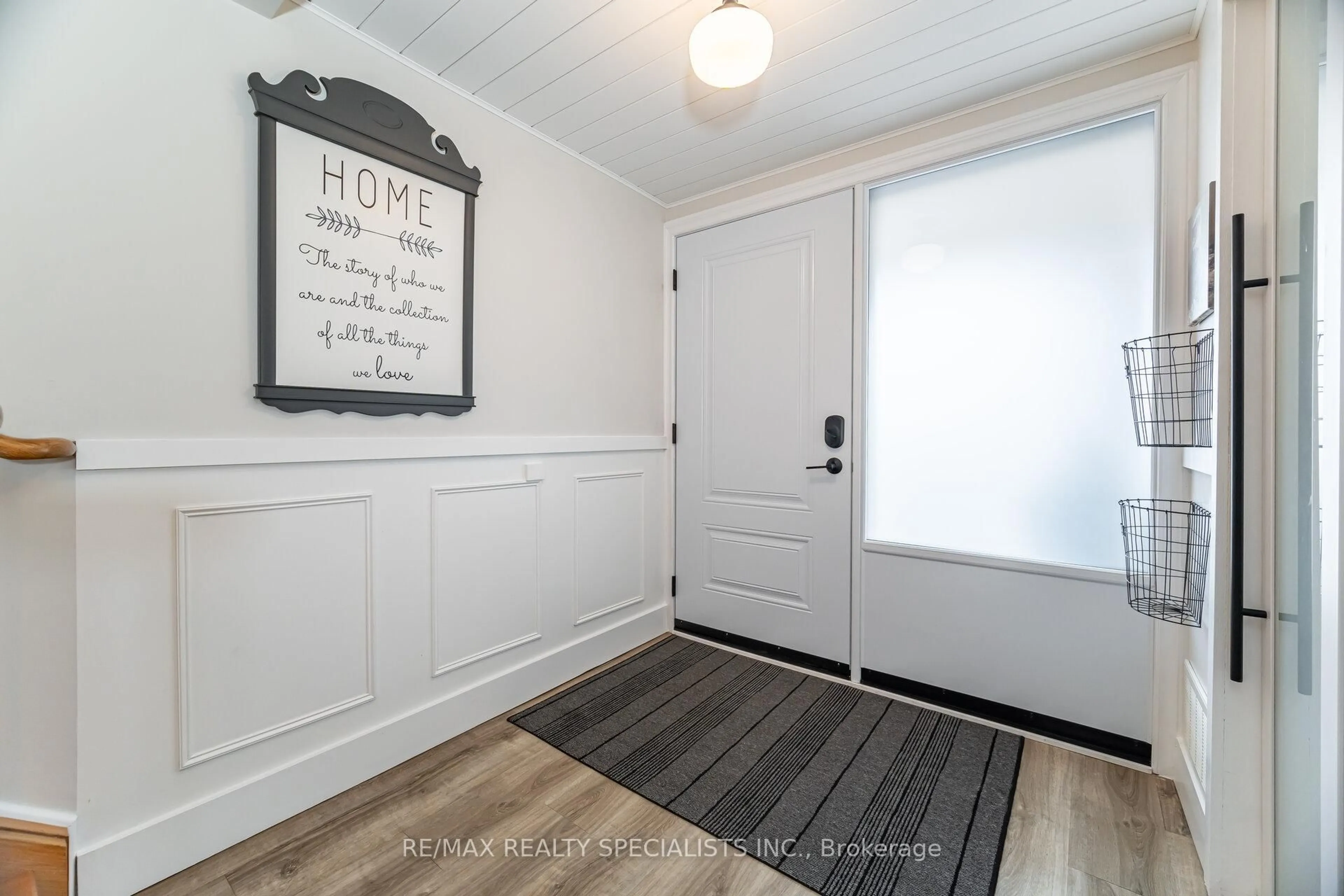 Indoor entryway for 7077 Estoril Rd #12, Mississauga Ontario L5N 1N3