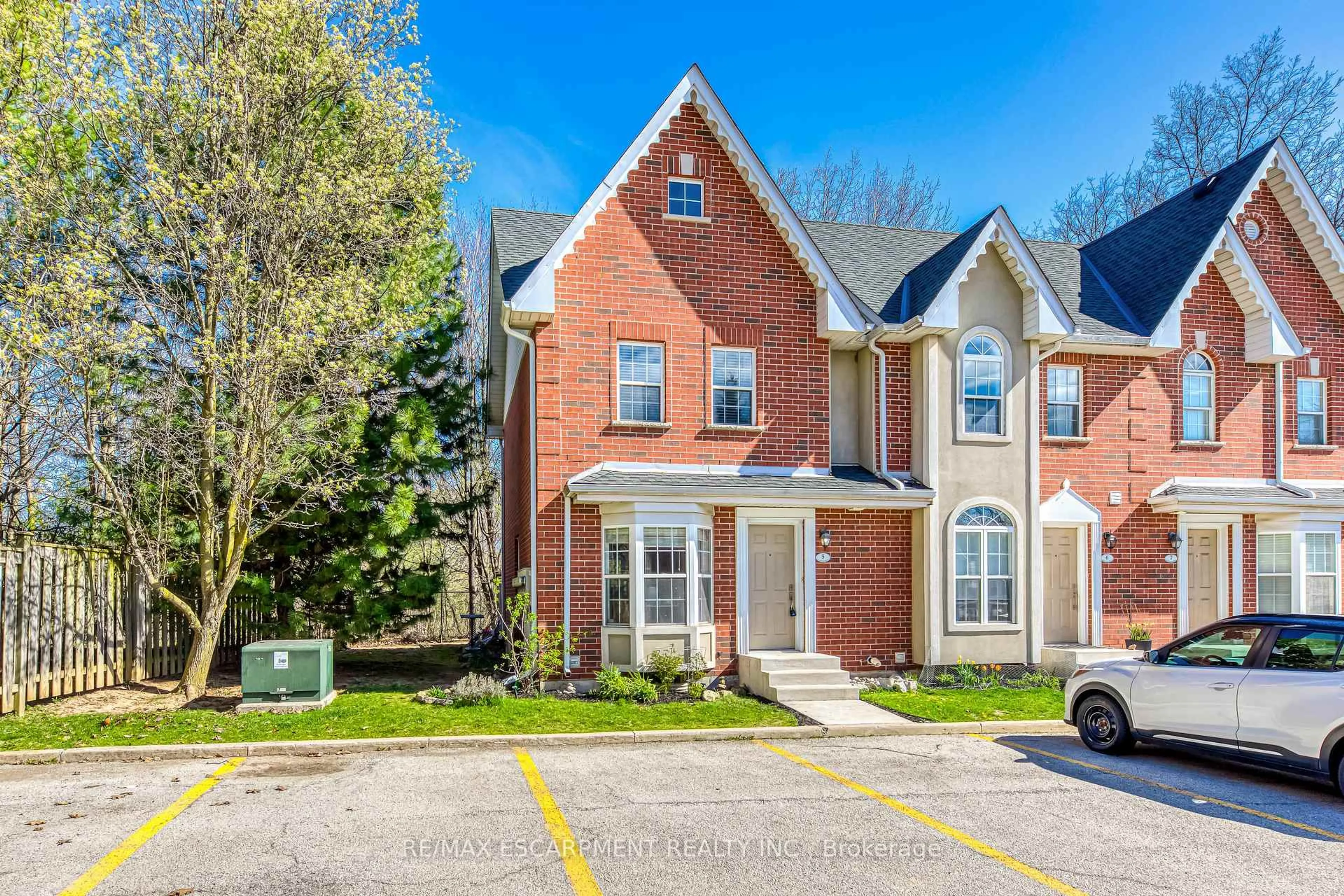 Home with brick exterior material, street for 4200 Kilmer Dr #Unit 5, Burlington Ontario L7M 4Y2