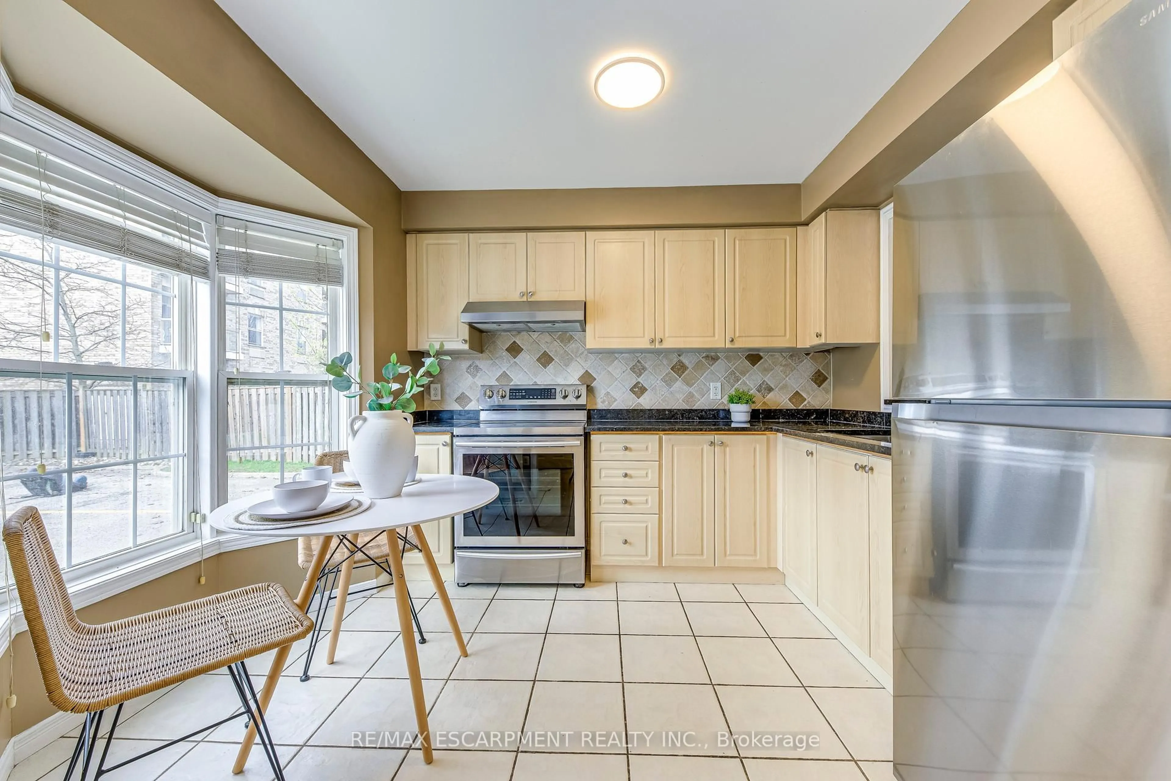 Standard kitchen, ceramic/tile floor for 4200 Kilmer Dr #Unit 5, Burlington Ontario L7M 4Y2