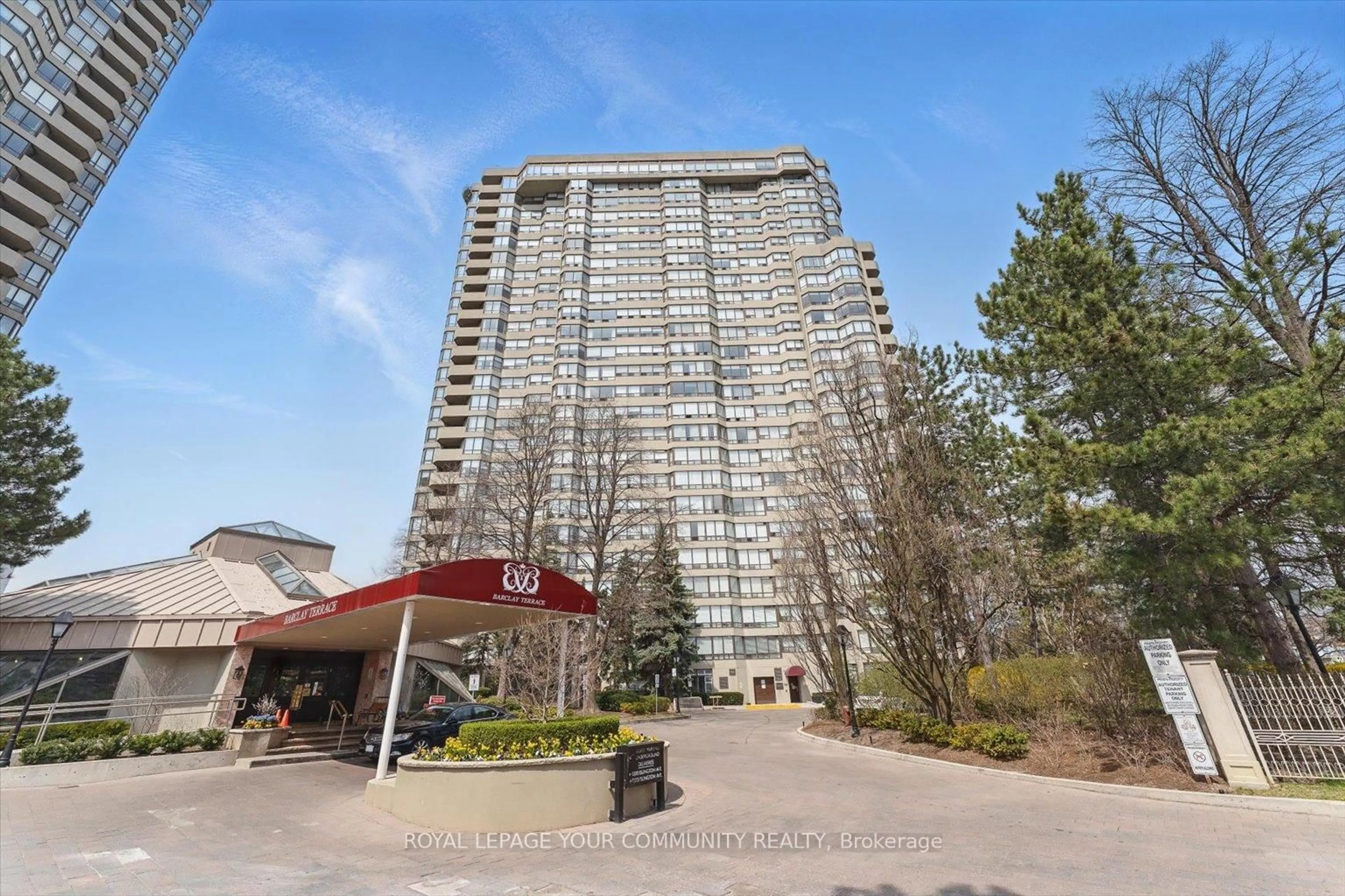 Patio, building for 1320 Islington Ave #209, Toronto Ontario M9A 5C6