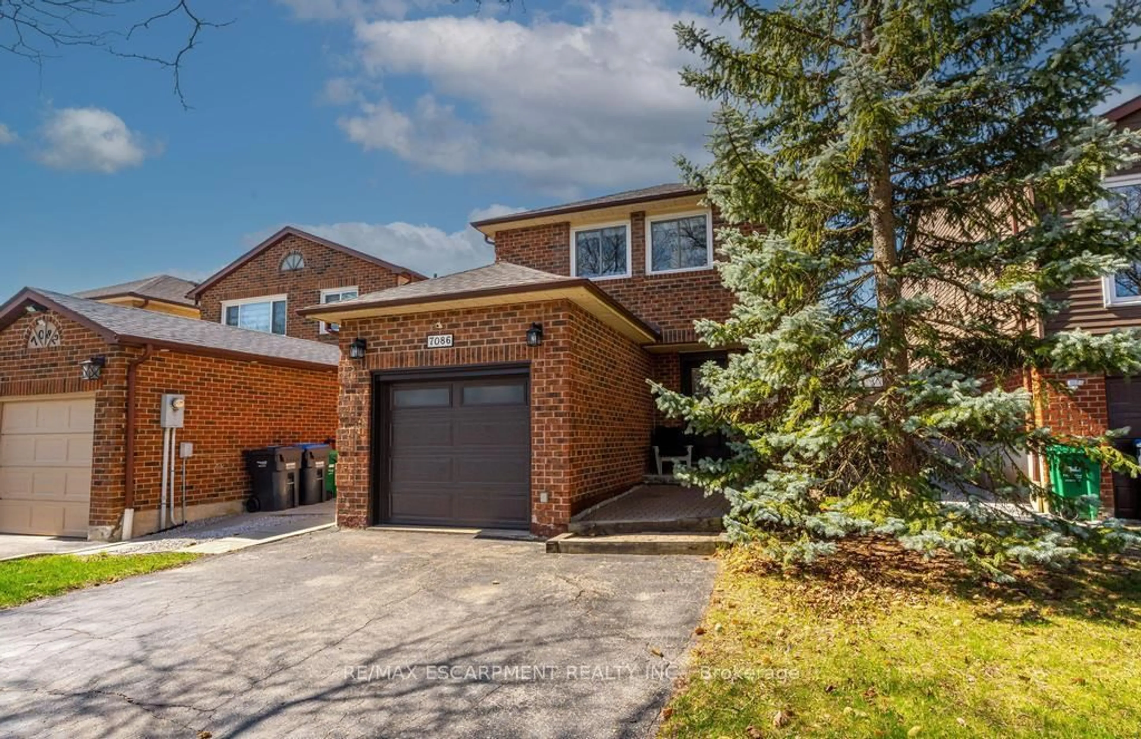 Home with brick exterior material, street for 7086 Tamar Mews, Mississauga Ontario L5N 3S2