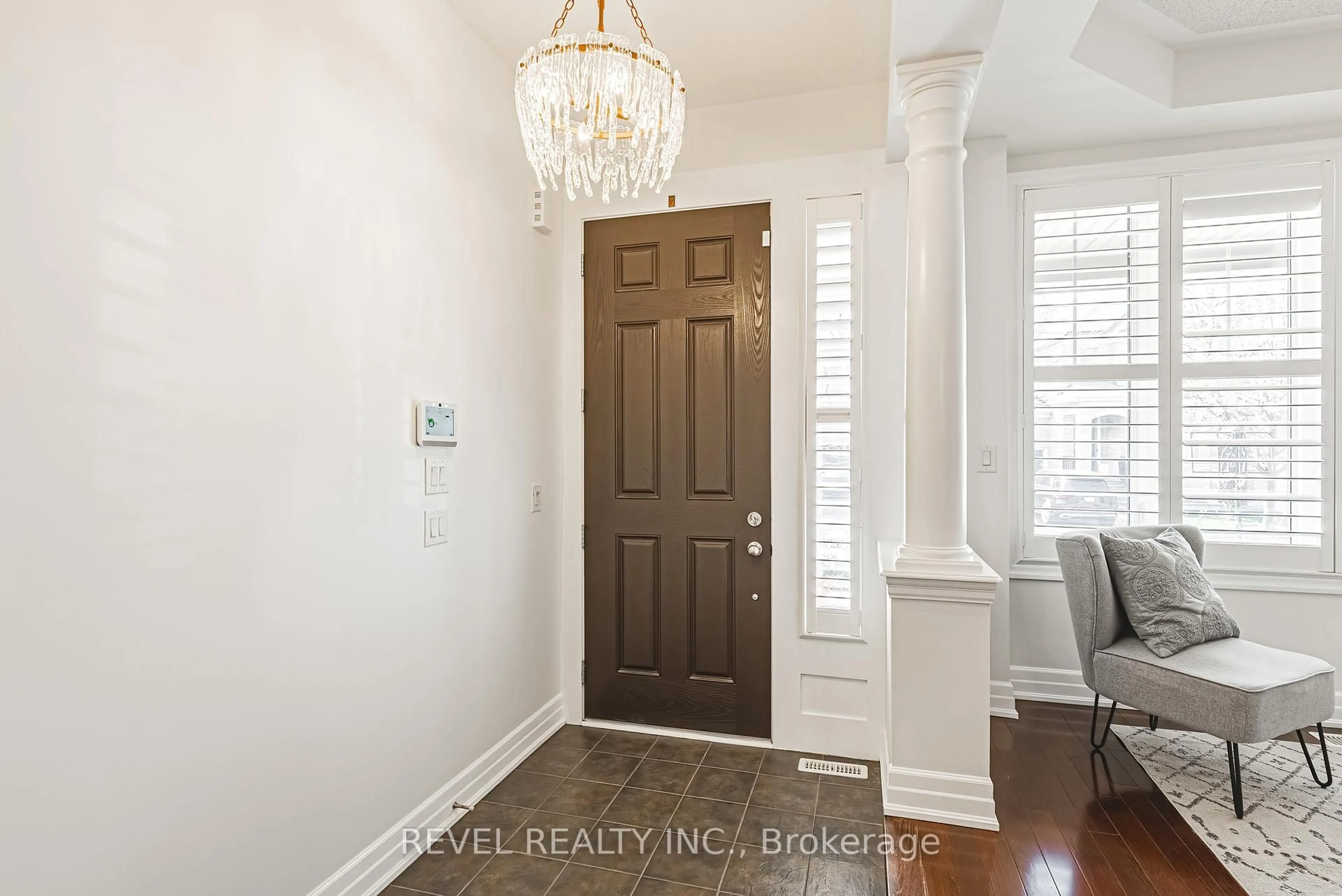 Indoor entryway for 170 Forbes Terr, Milton Ontario L9T 0S6