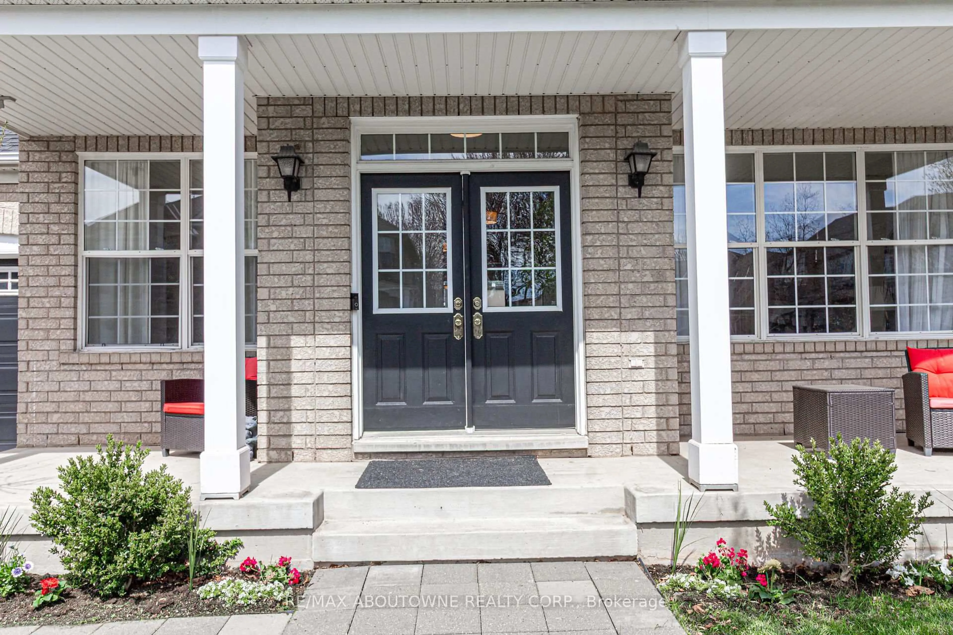 Indoor entryway for 2355 Gooseberry Way, Oakville Ontario L6M 4T8