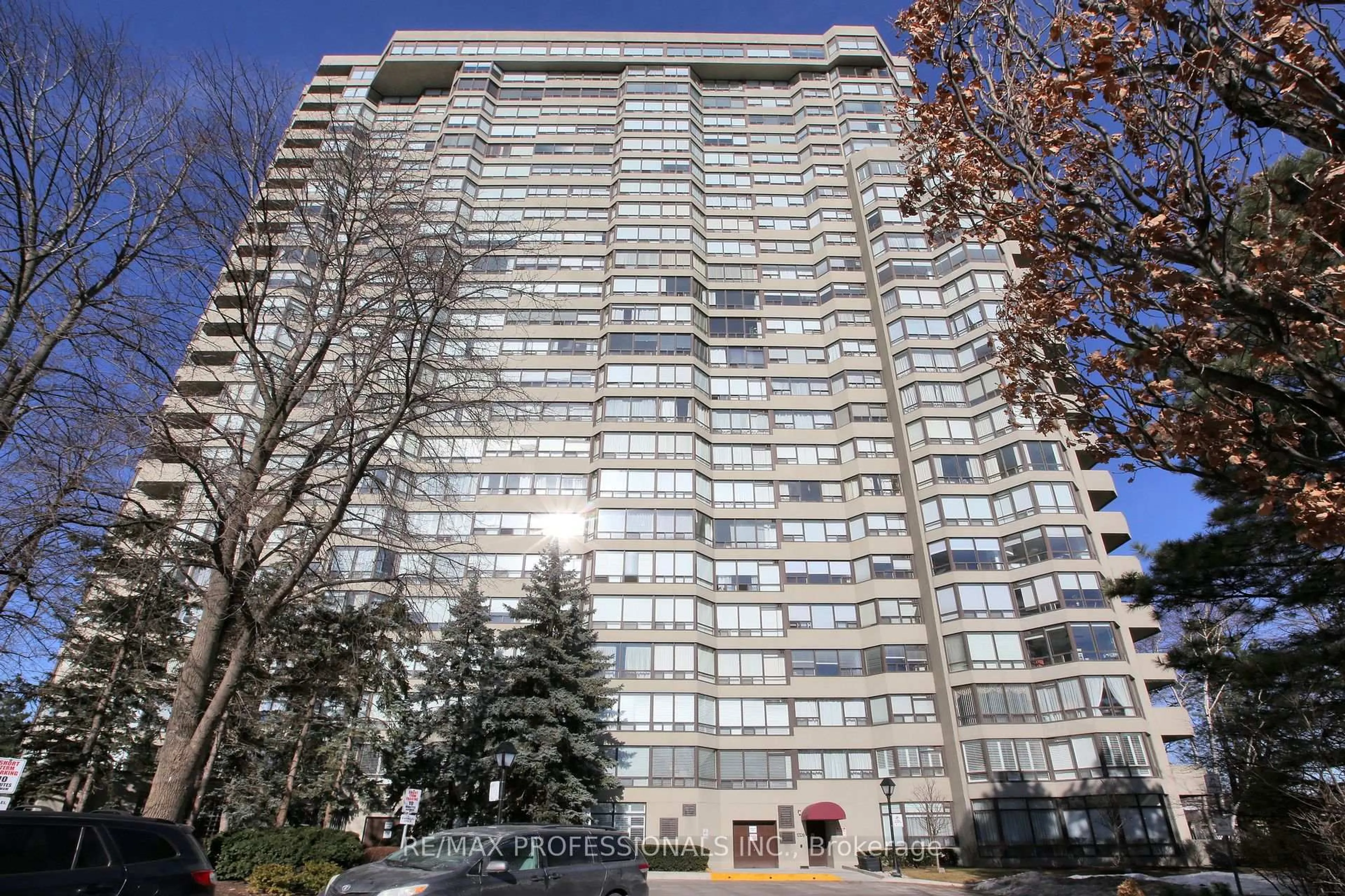 Patio, building for 1320 Islington Ave #1802, Toronto Ontario M9A 5C6