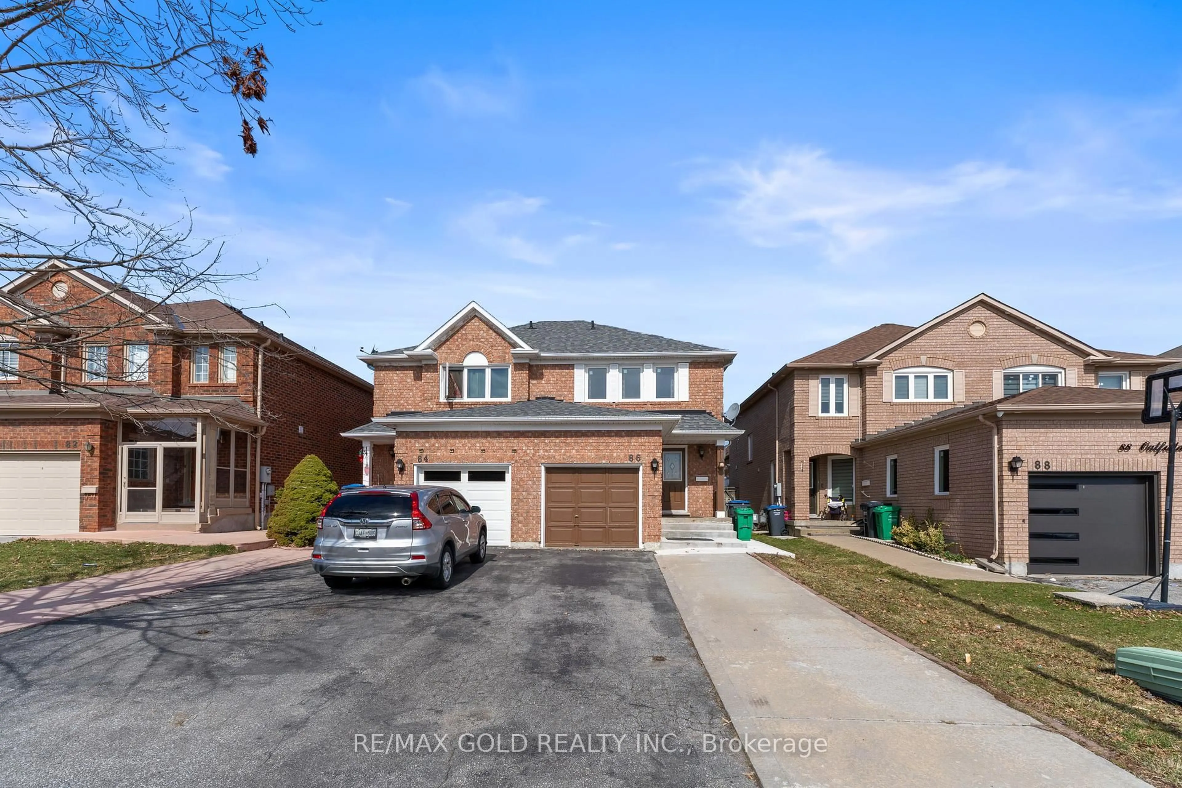 Home with brick exterior material, street for 86 Oatfield Rd, Brampton Ontario L6R 1Y5