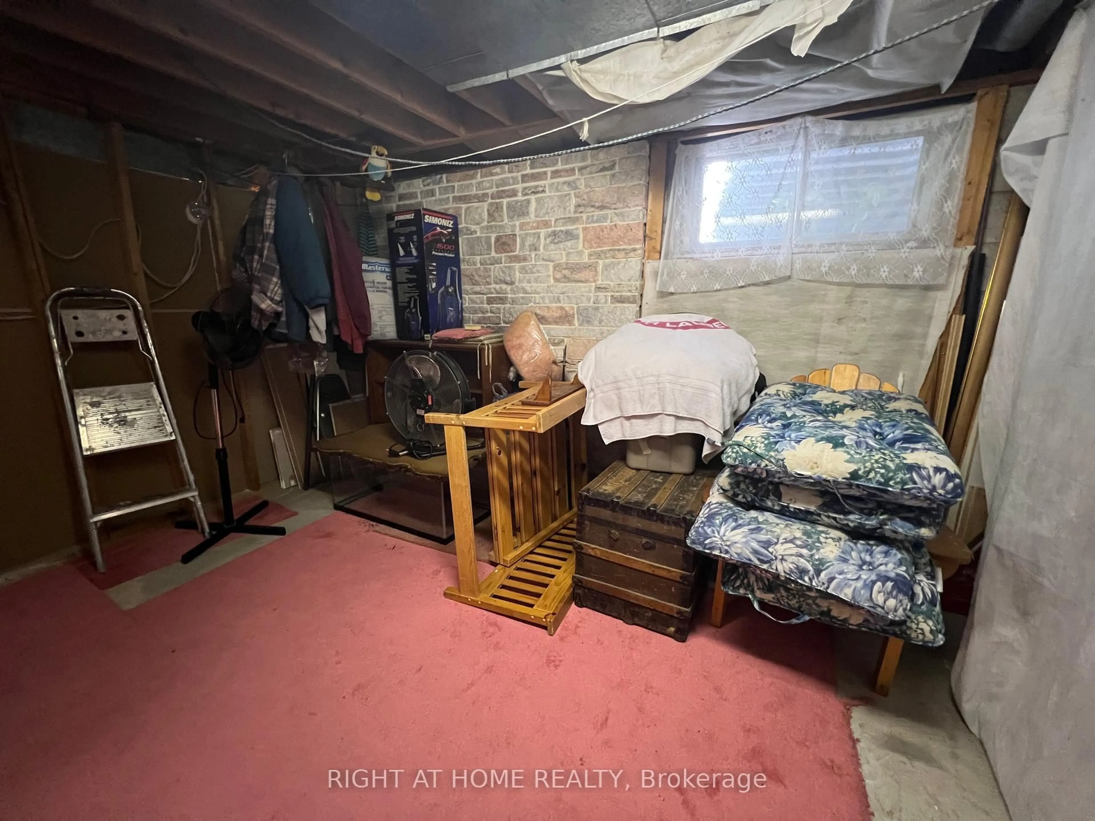 A pic of a room for 4277 Wilcox Rd, Mississauga Ontario L4Z 1C3