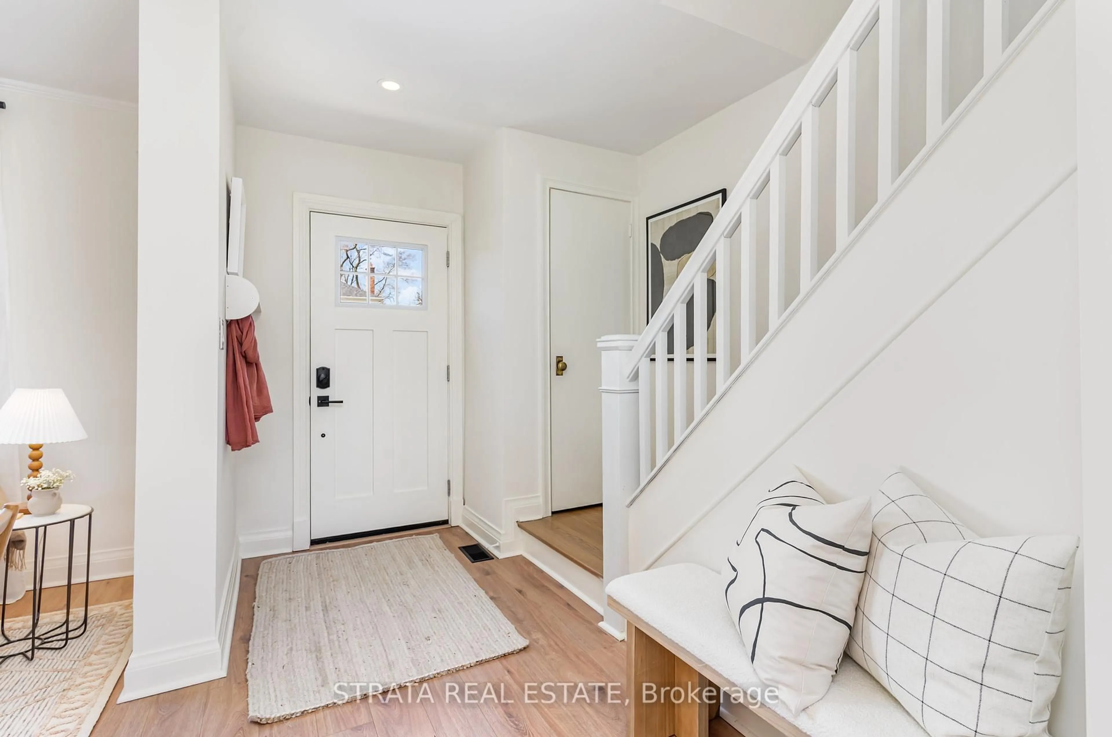 Indoor entryway for 11 Duern St, Toronto Ontario M6N 4G6