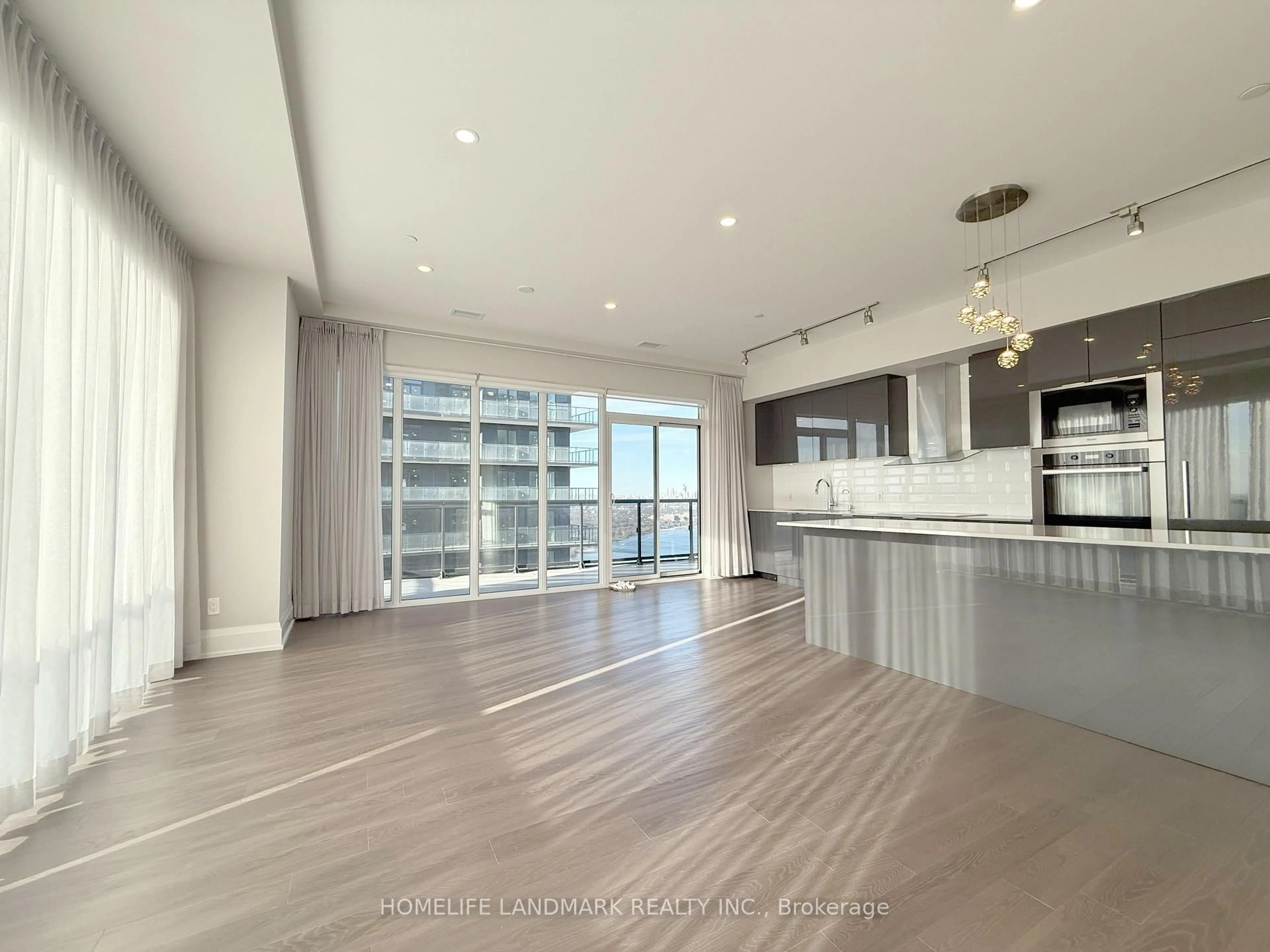 Open concept kitchen, unknown for 56 Annie Craig Dr #LPH05, Toronto Ontario M8V 0C8