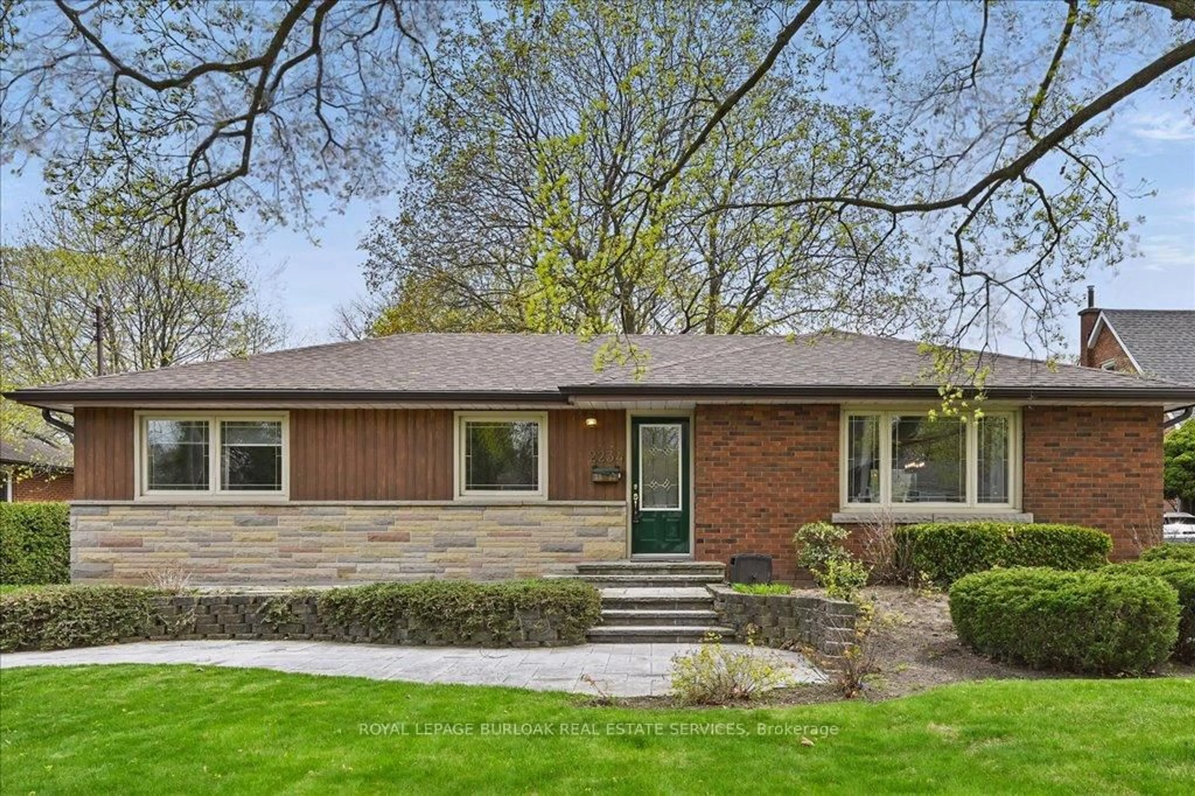 Home with brick exterior material, street for 2234 Ghent Ave, Burlington Ontario L7R 1Y7
