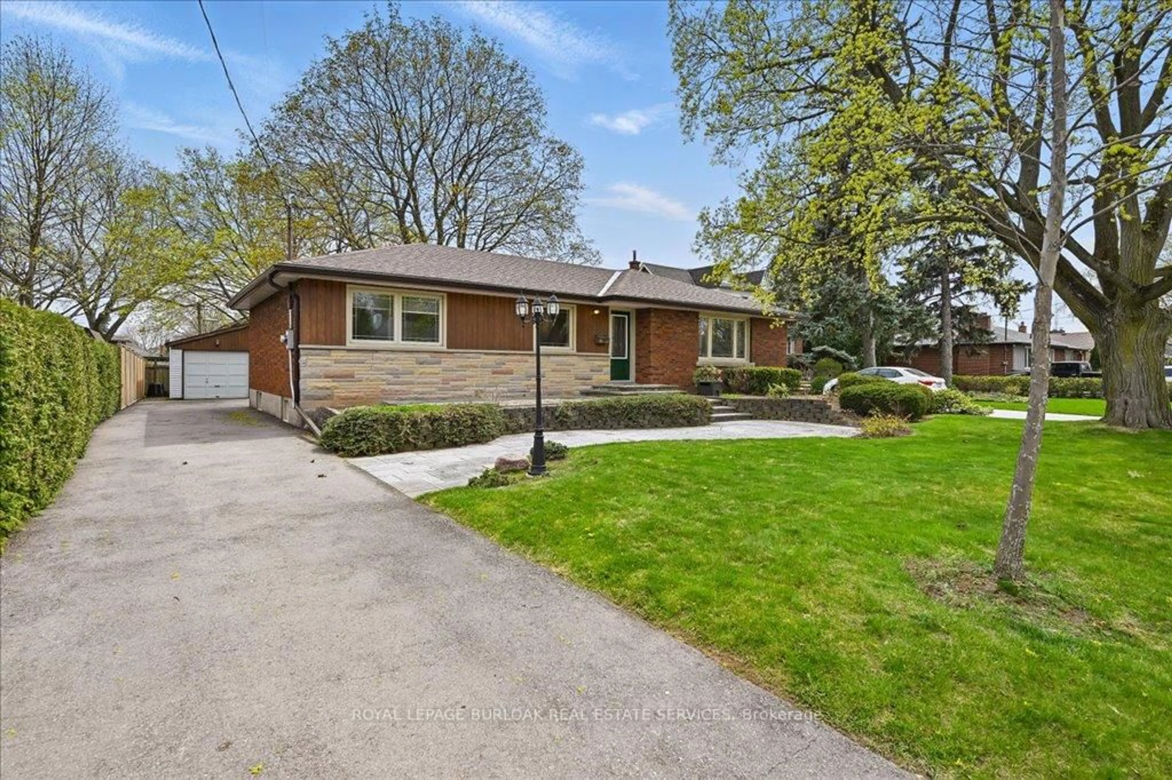 Home with brick exterior material, street for 2234 Ghent Ave, Burlington Ontario L7R 1Y7