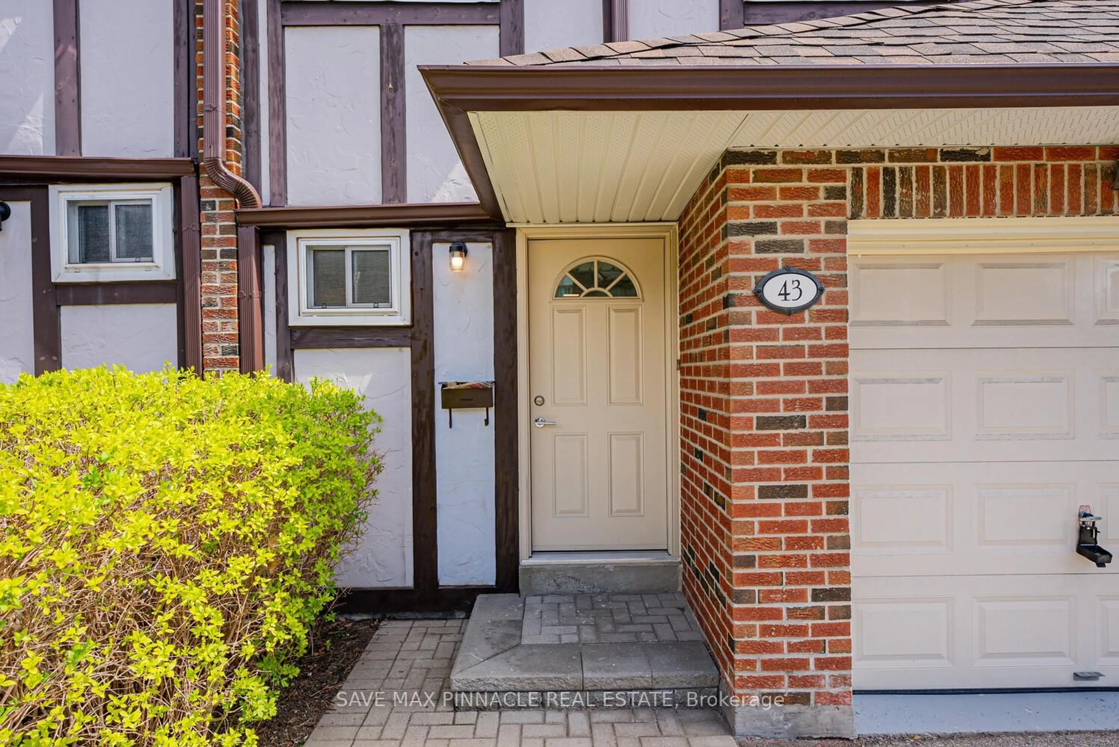 Home with brick exterior material, street for 2120 Rathburn Rd #43, Mississauga Ontario L4W 2S8