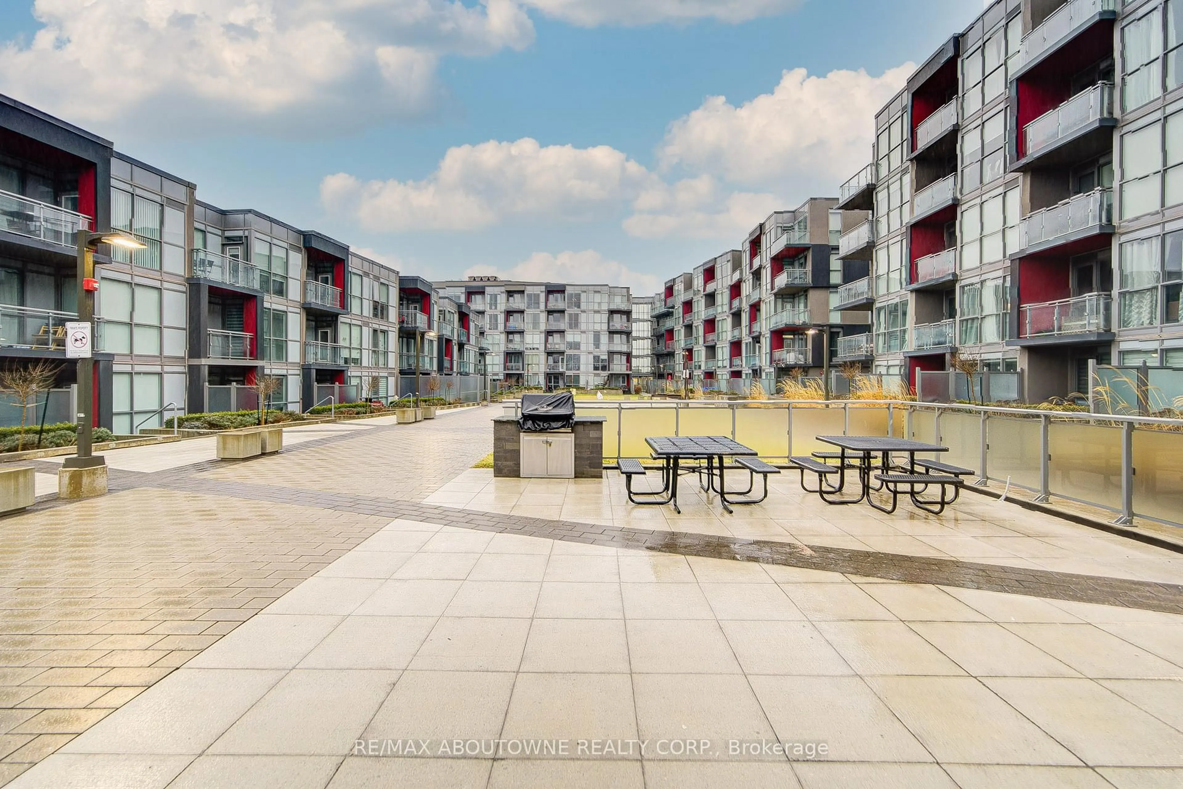 Patio, unknown for 5260 Dundas St #C202, Burlington Ontario L7R 0J7
