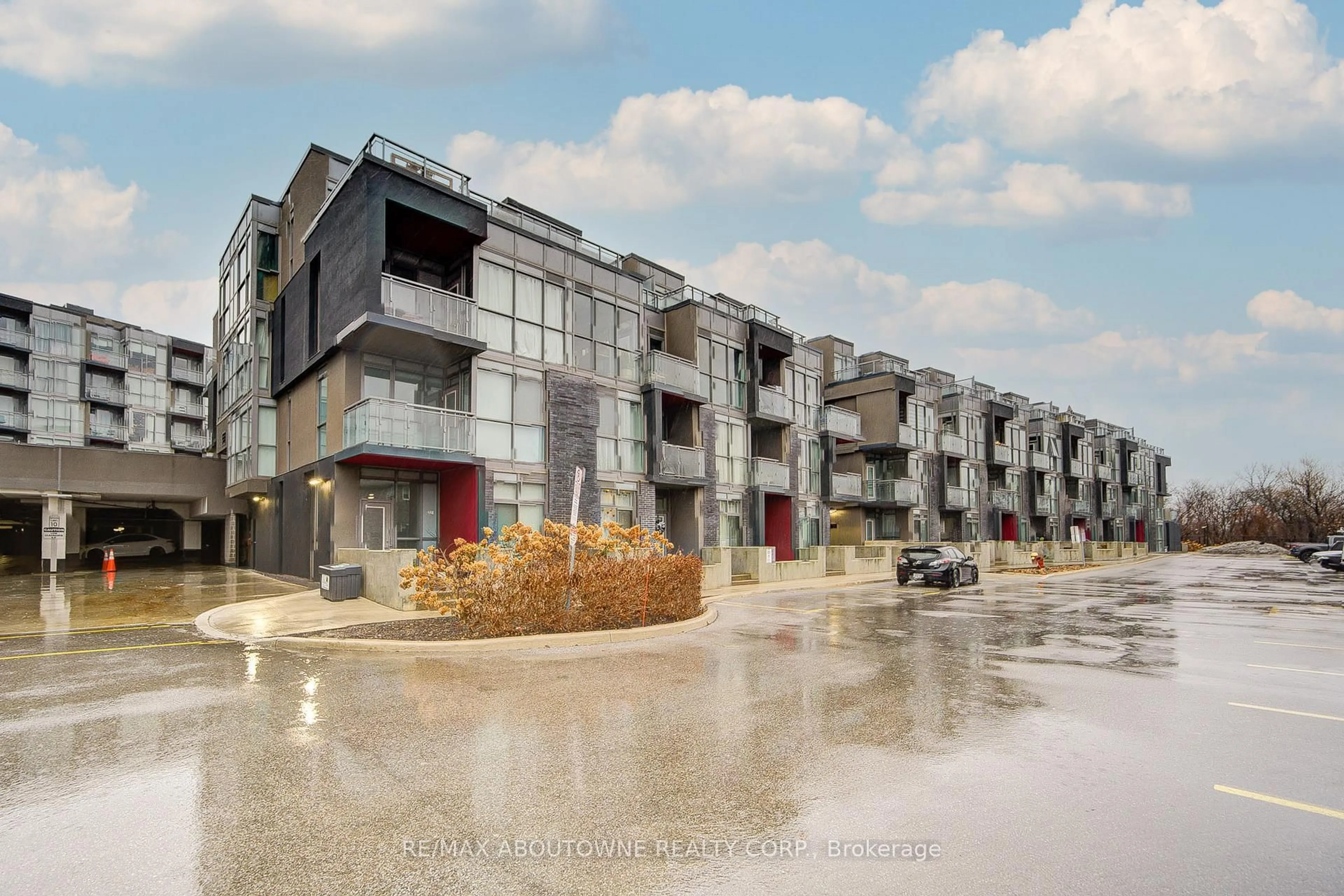 Patio, unknown for 5260 Dundas St #C202, Burlington Ontario L7R 0J7