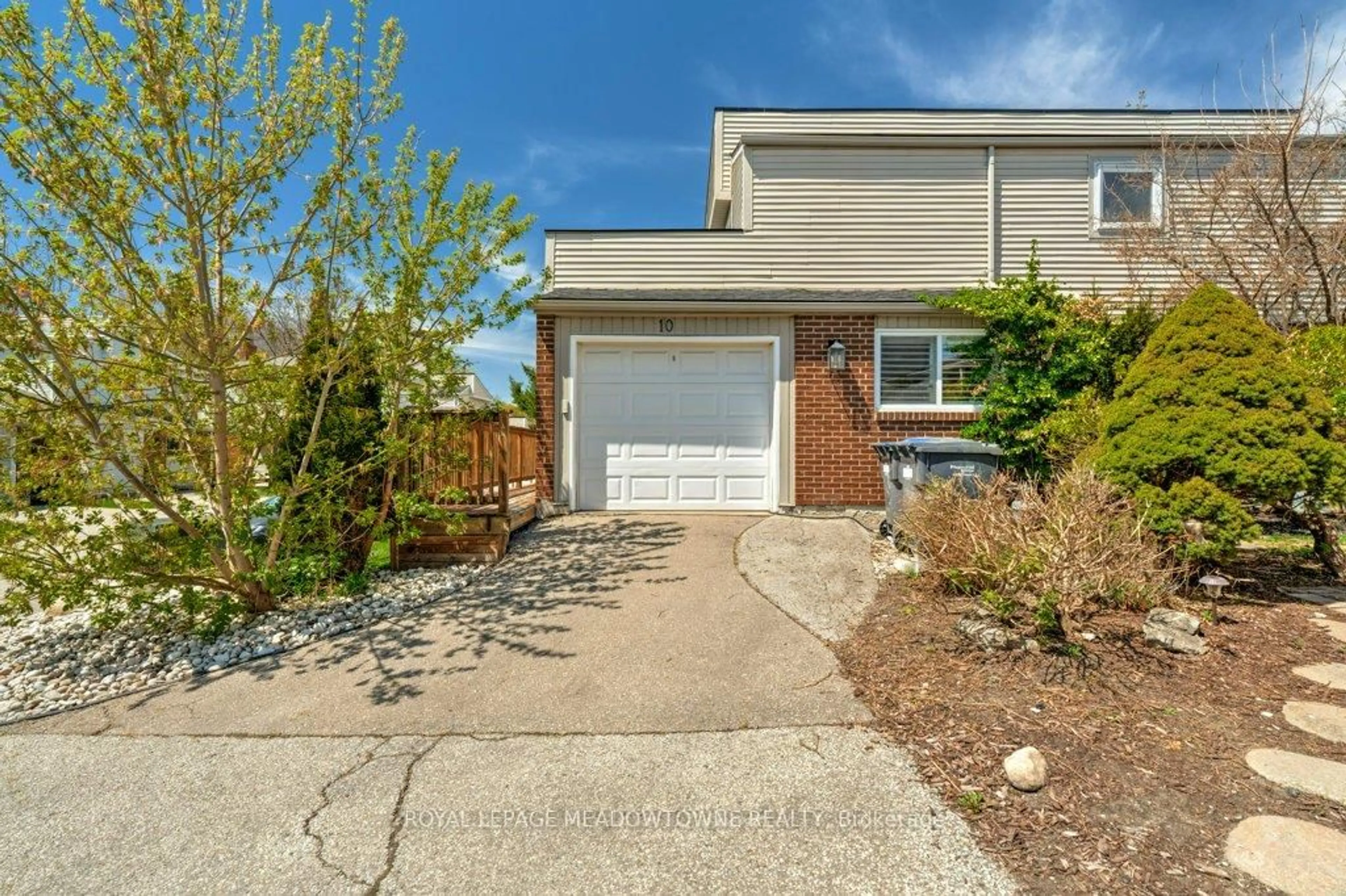 Unknown for 336 Queen St #10, Mississauga Ontario L5M 1M2