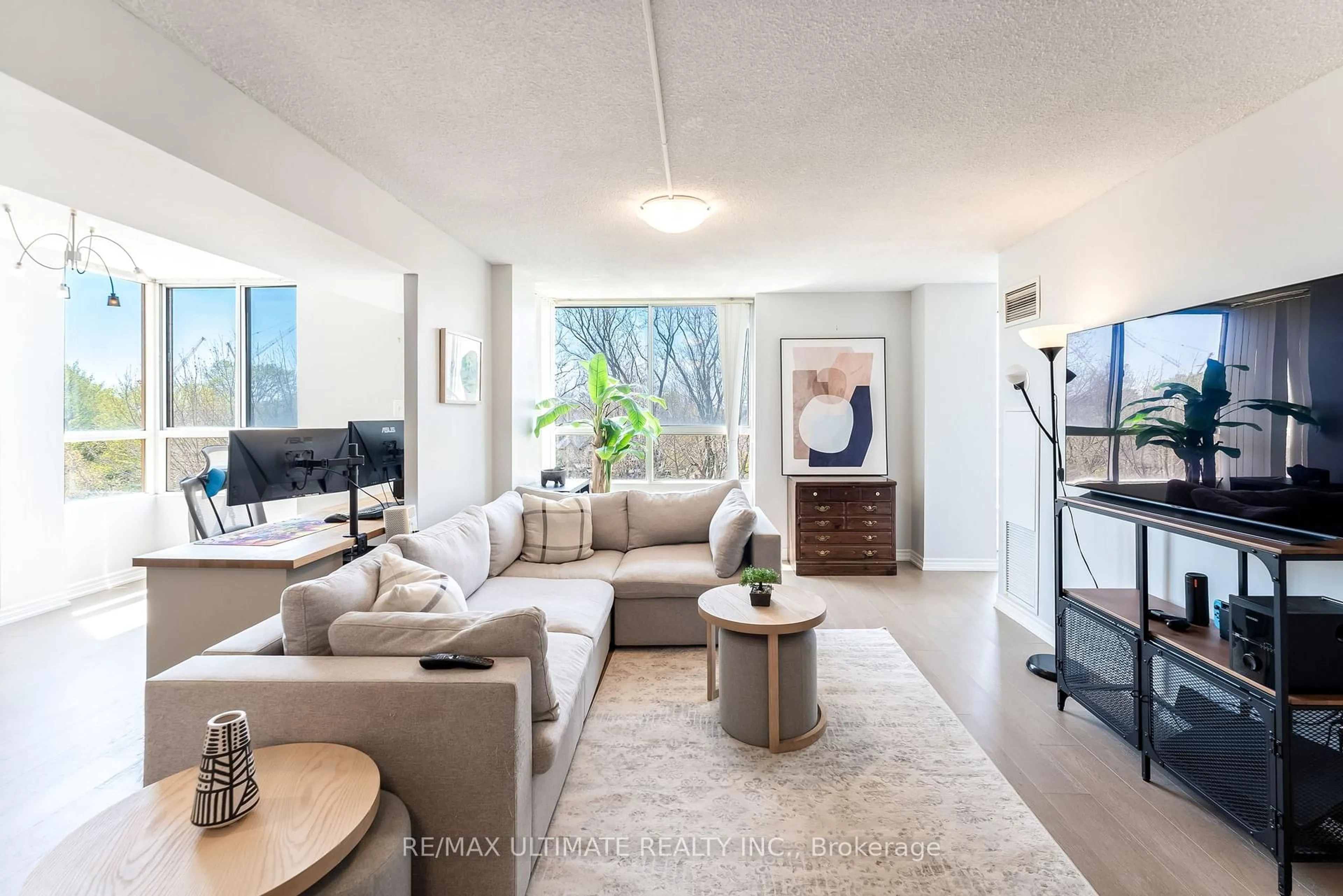 Living room with furniture, unknown for 1485 Lakeshore Rd #806, Mississauga Ontario L5E 3G2