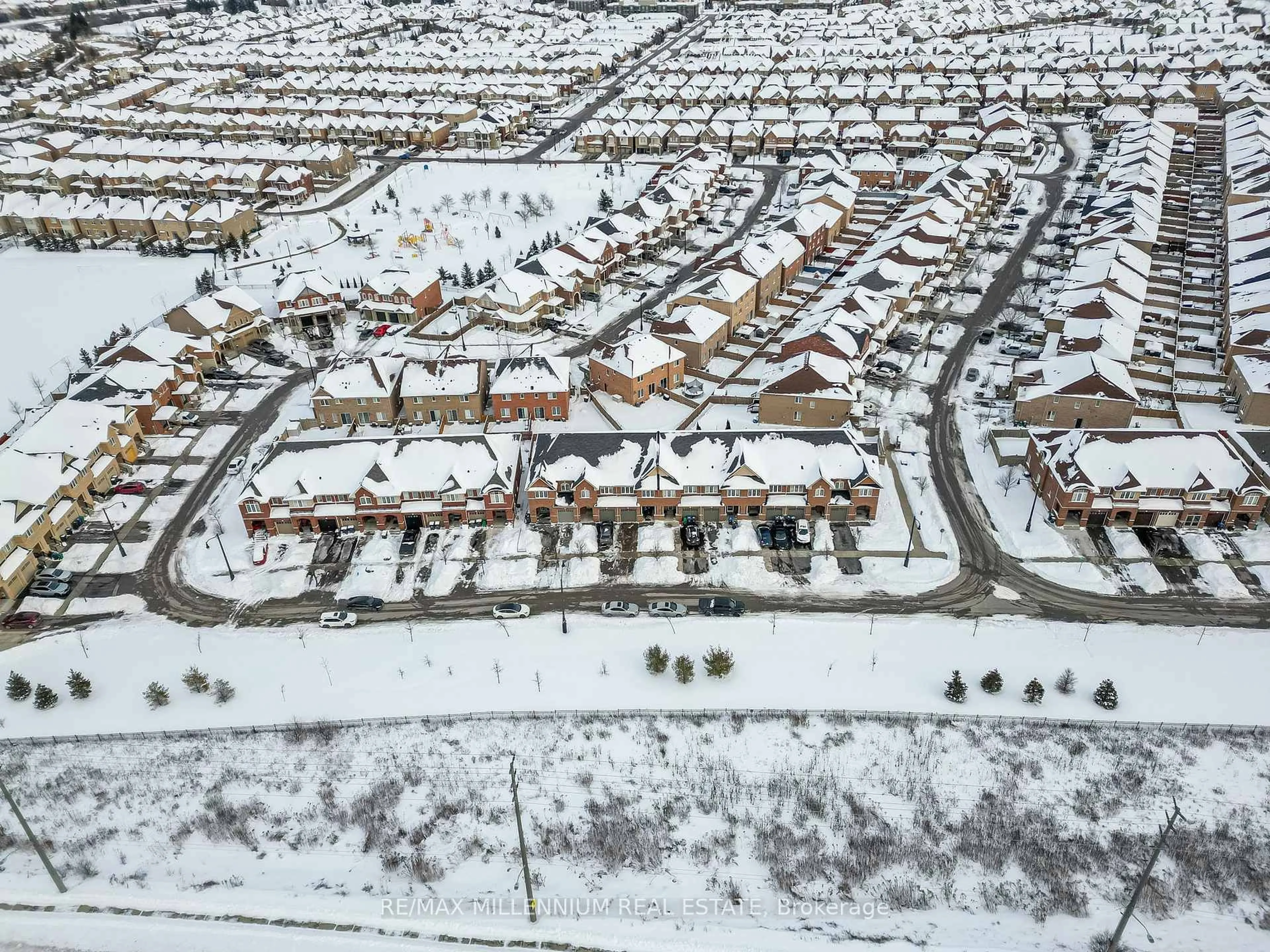 A pic from outside/outdoor area/front of a property/back of a property/a pic from drone, street for 70 Sussexvale Dr, Brampton Ontario L6R 3R4