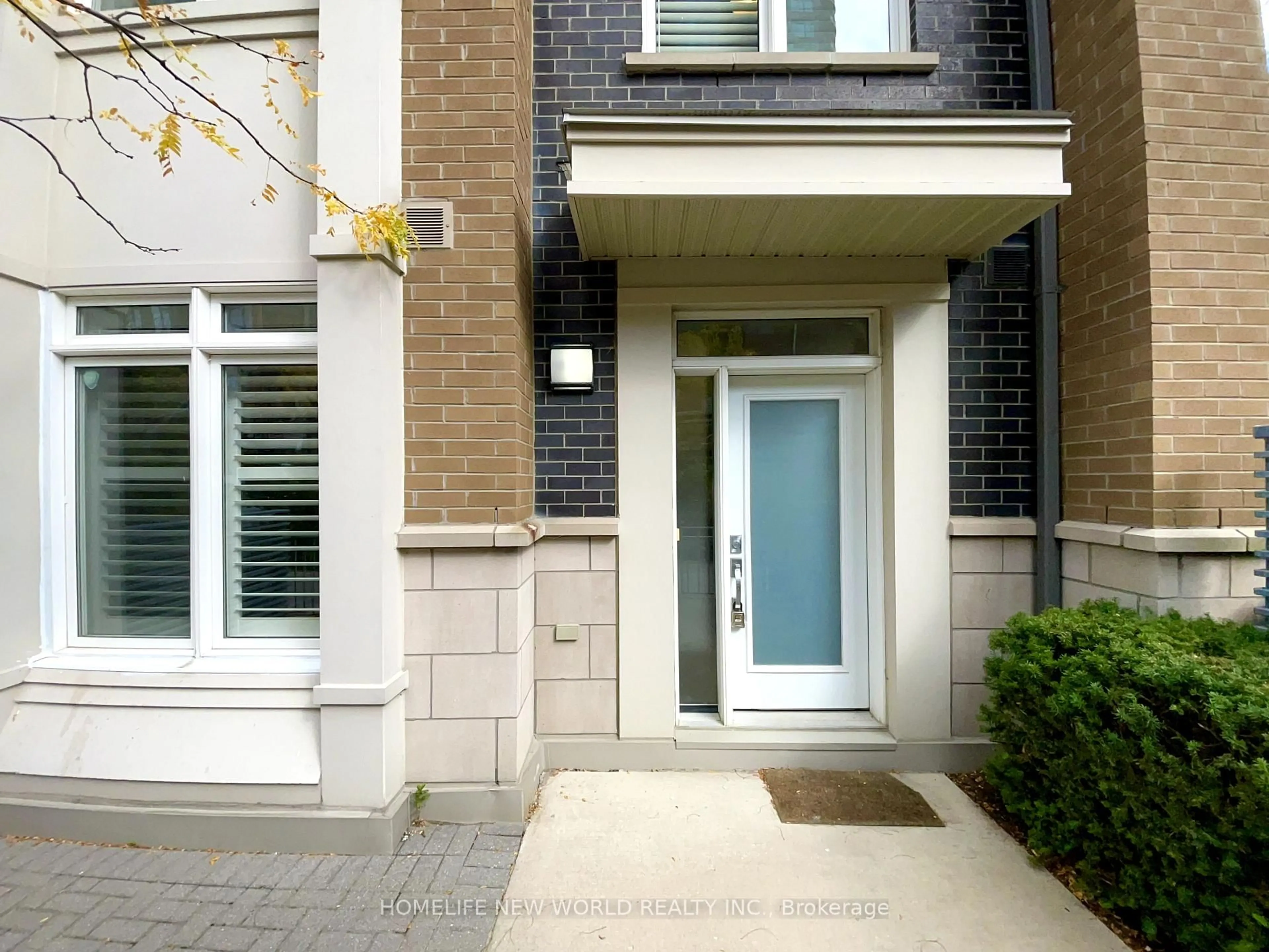 Home with brick exterior material, street for 370 Square One Dr #Th5, Mississauga Ontario L5B 0E6