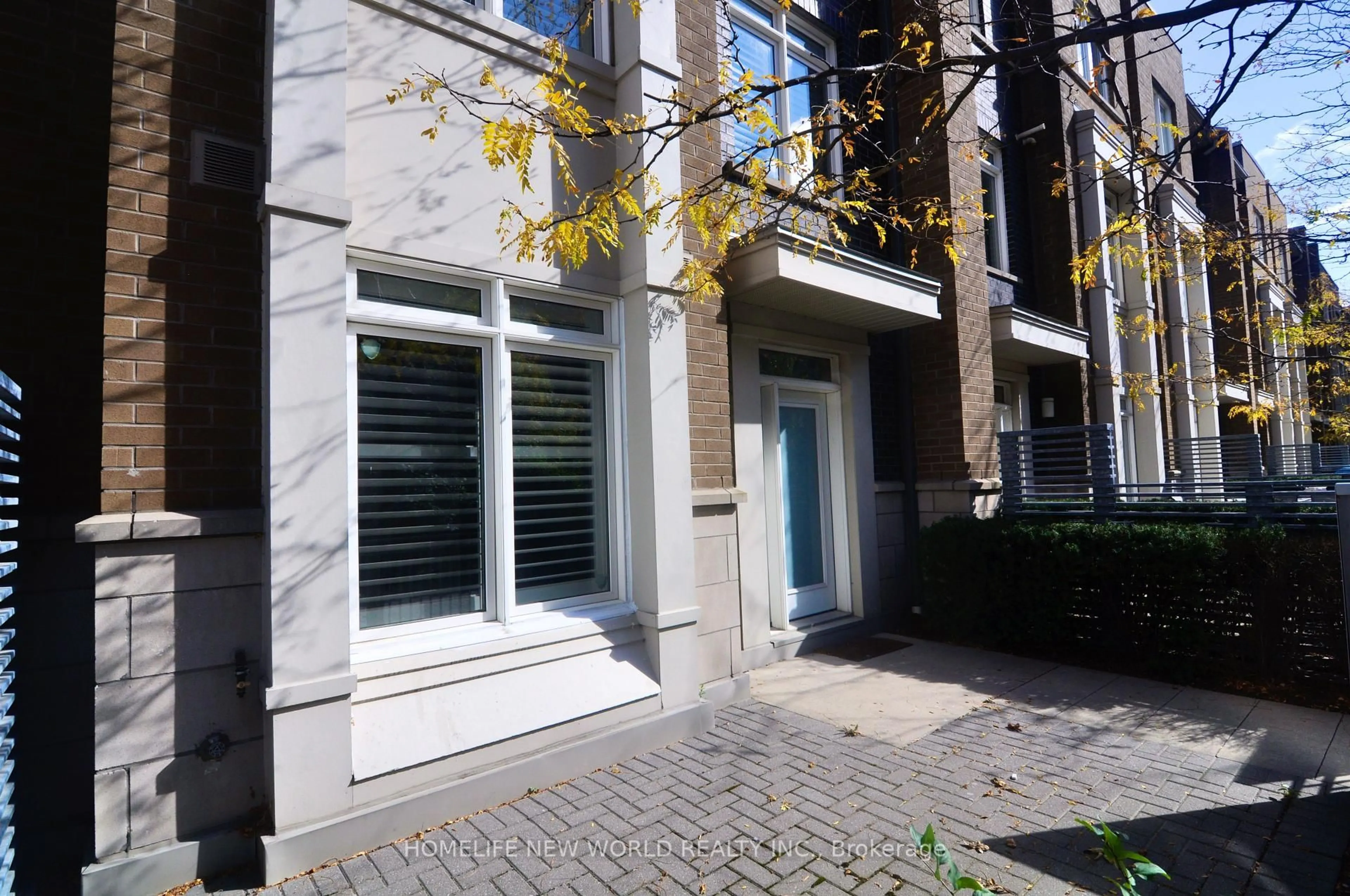 Unknown for 370 Square One Dr #Th5, Mississauga Ontario L5B 0E6