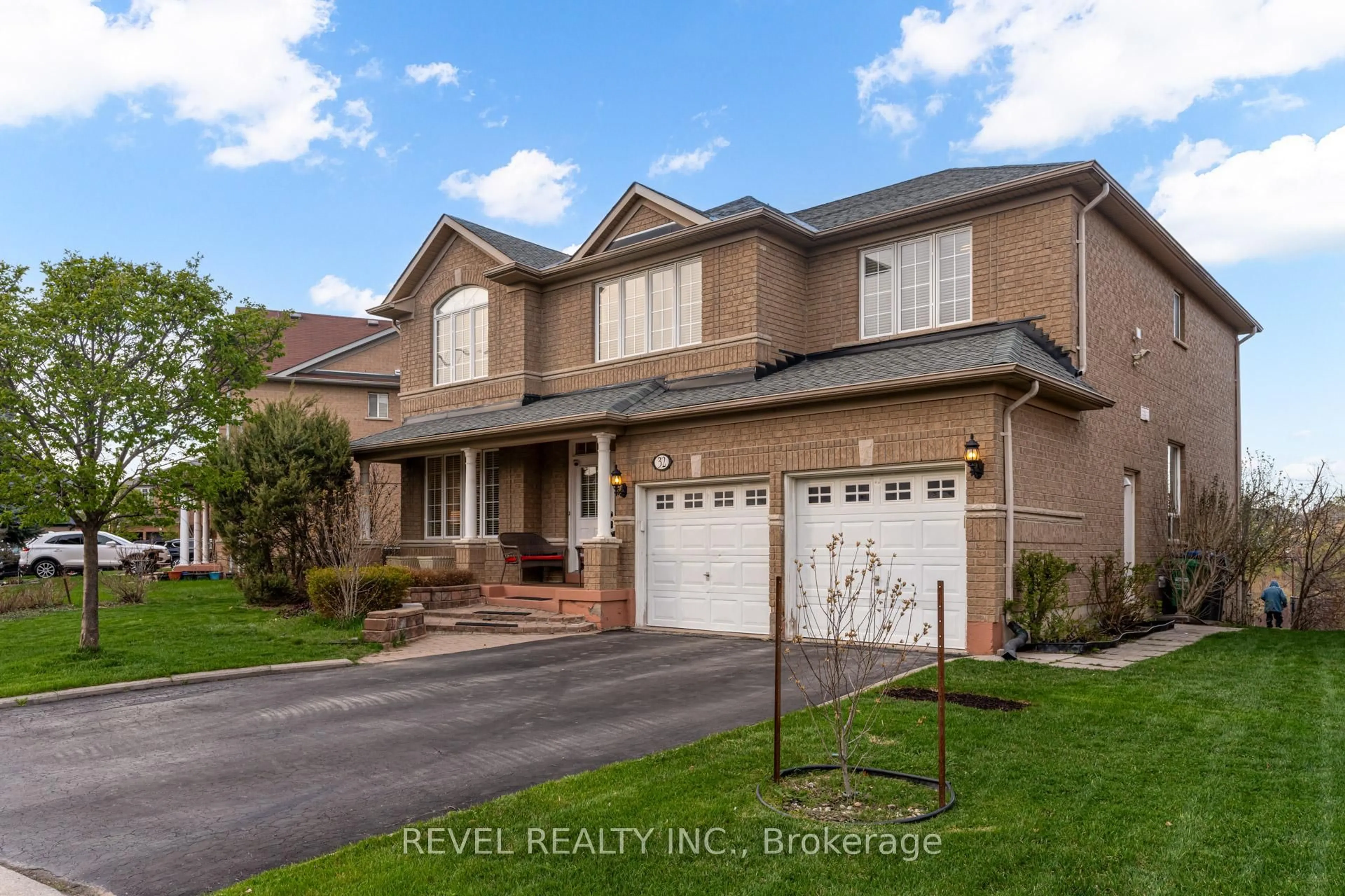 Home with brick exterior material, street for 32 Martineau Rd, Brampton Ontario L6P 1H2