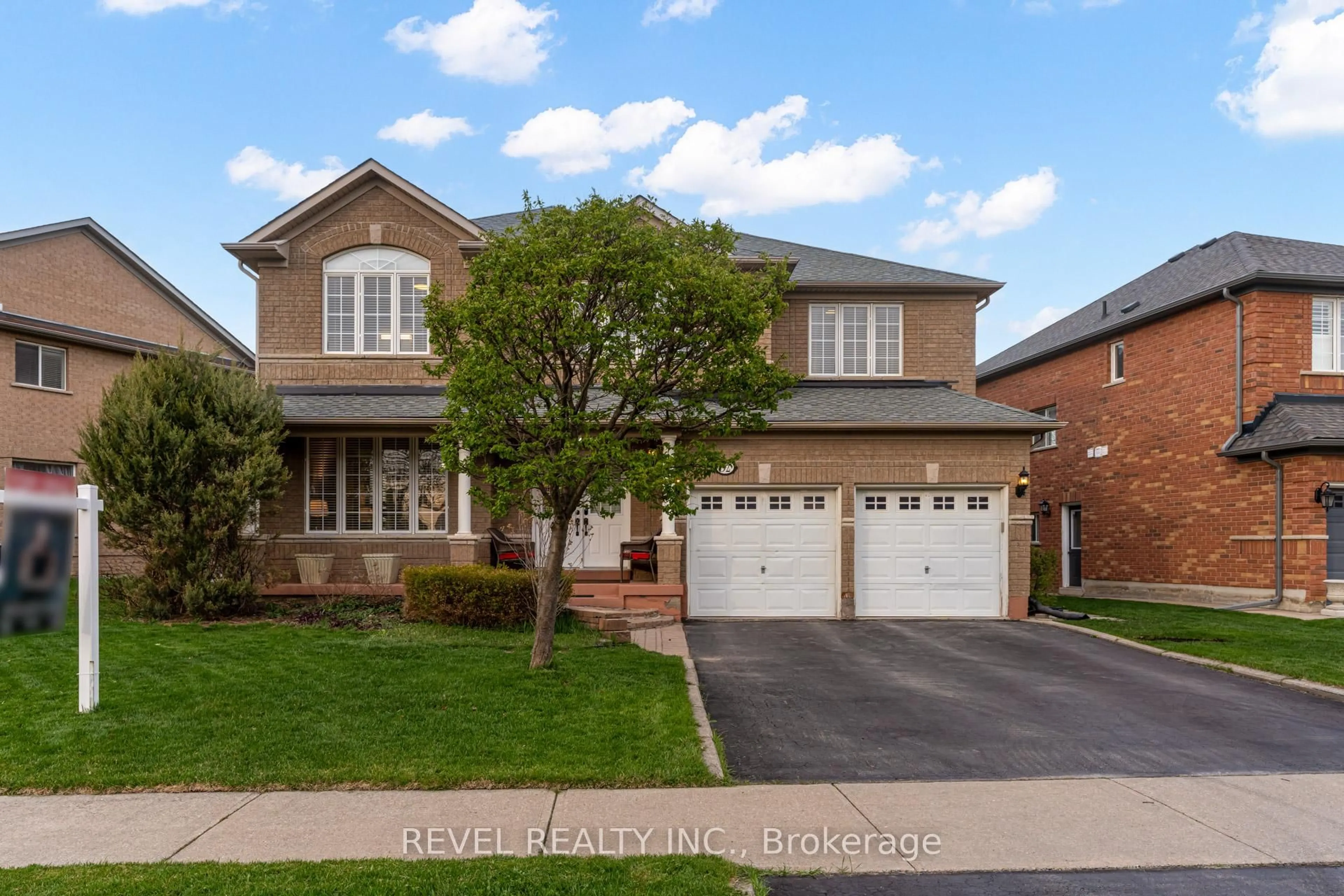 Home with brick exterior material, street for 32 Martineau Rd, Brampton Ontario L6P 1H2