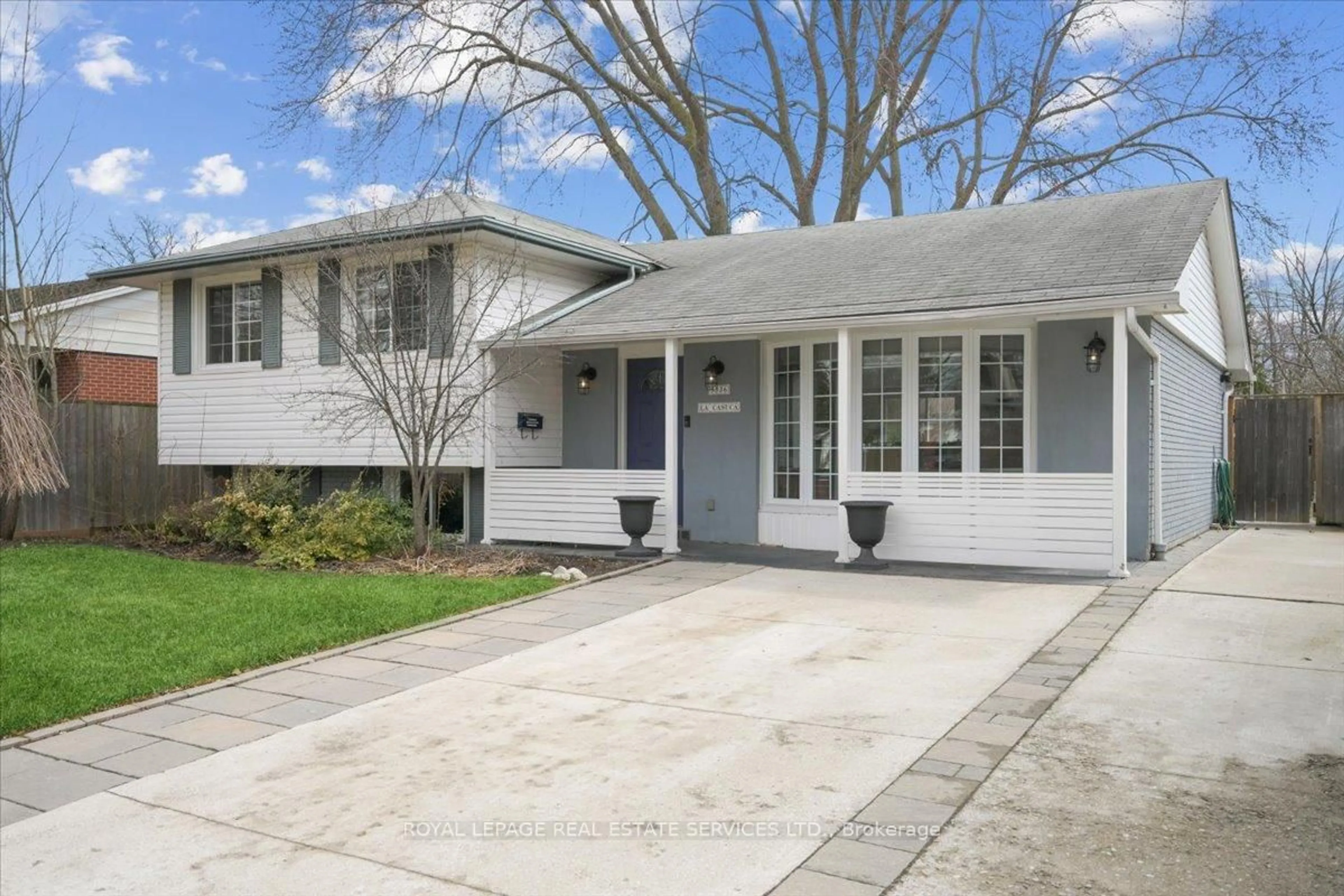 Home with vinyl exterior material, street for 5336 Windermere Dr, Burlington Ontario L7L 3M1