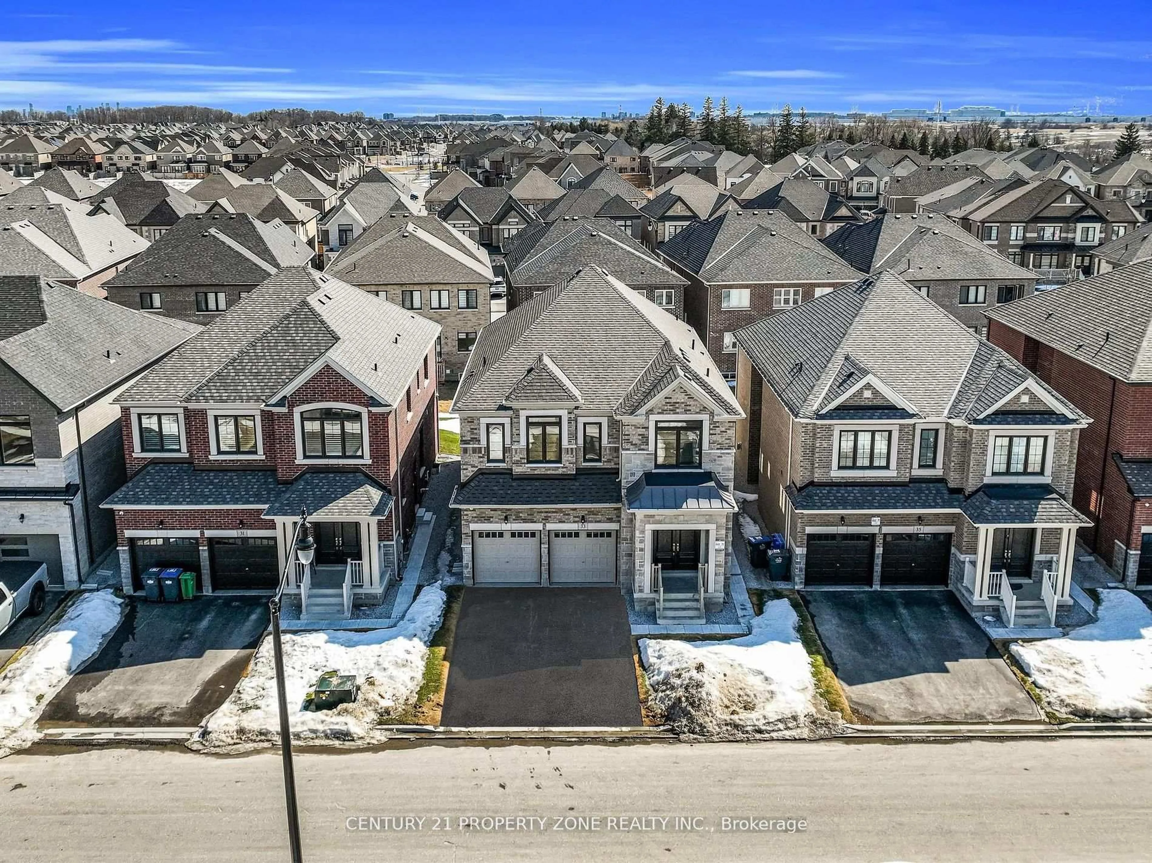 A pic from outside/outdoor area/front of a property/back of a property/a pic from drone, street for 33 Gladmary Dr, Brampton Ontario L6Y 6K9