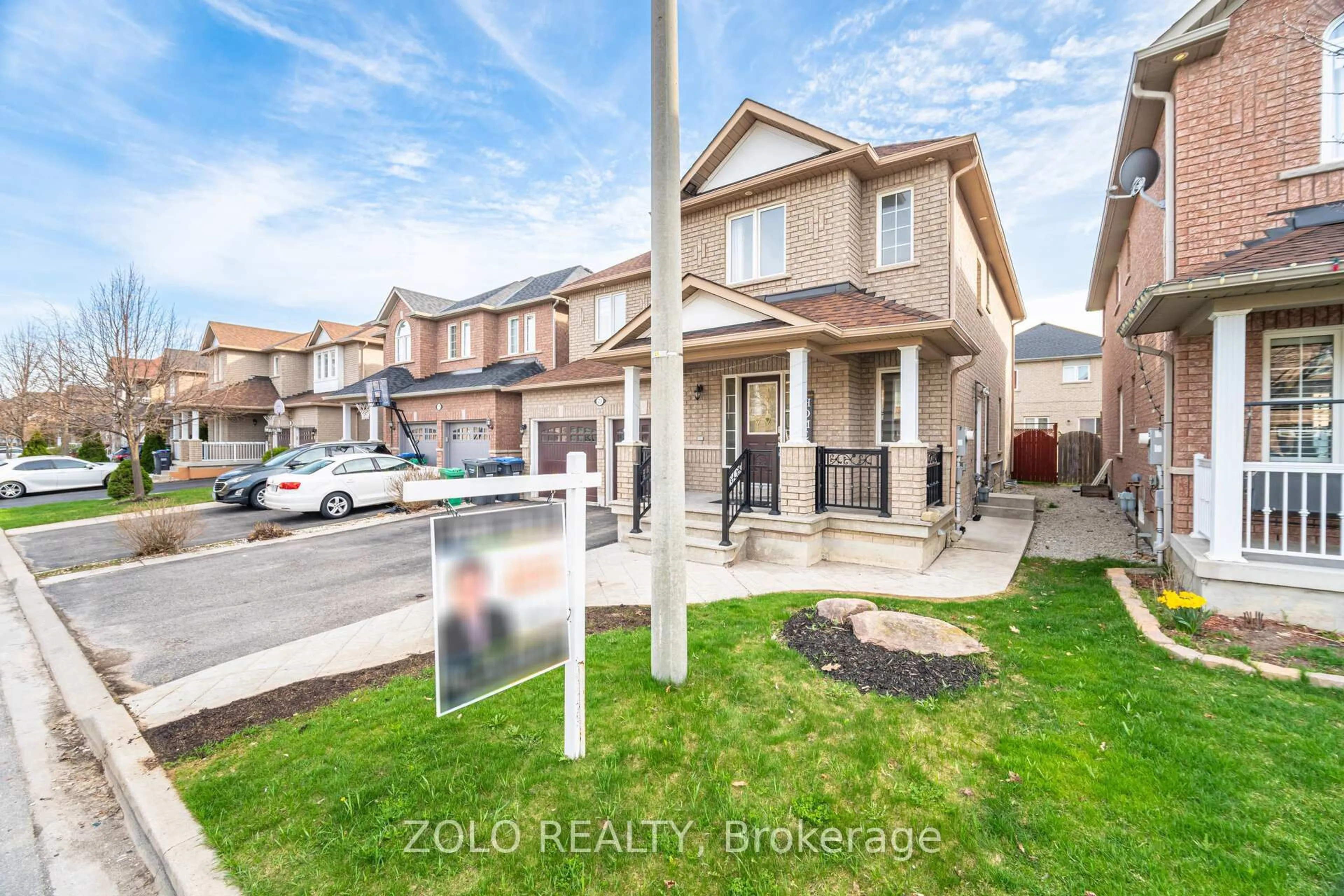 A pic from outside/outdoor area/front of a property/back of a property/a pic from drone, street for 21 Sir Jacobs Cres, Brampton Ontario L7A 3T4