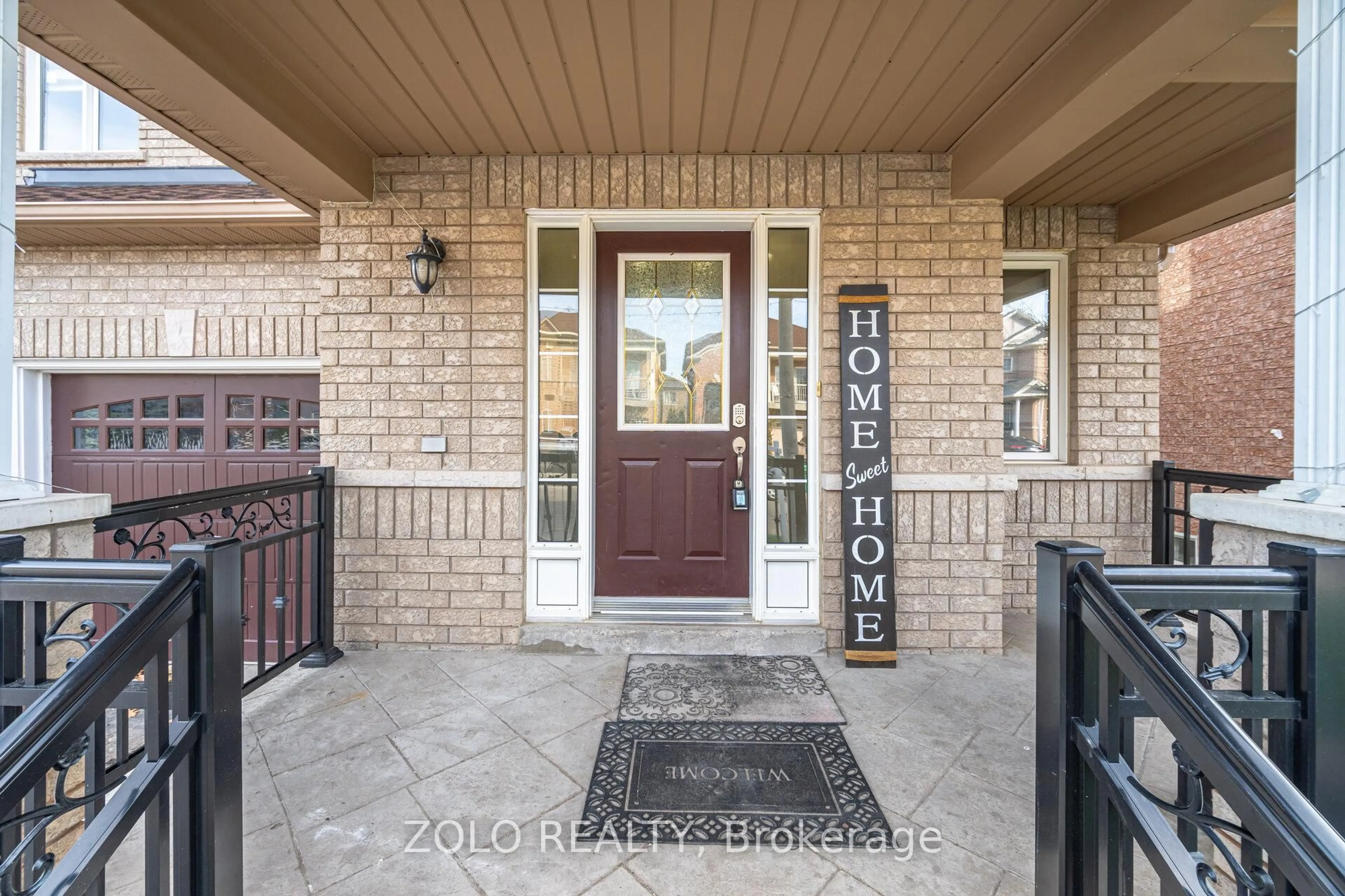 Indoor entryway for 21 Sir Jacobs Cres, Brampton Ontario L7A 3T4