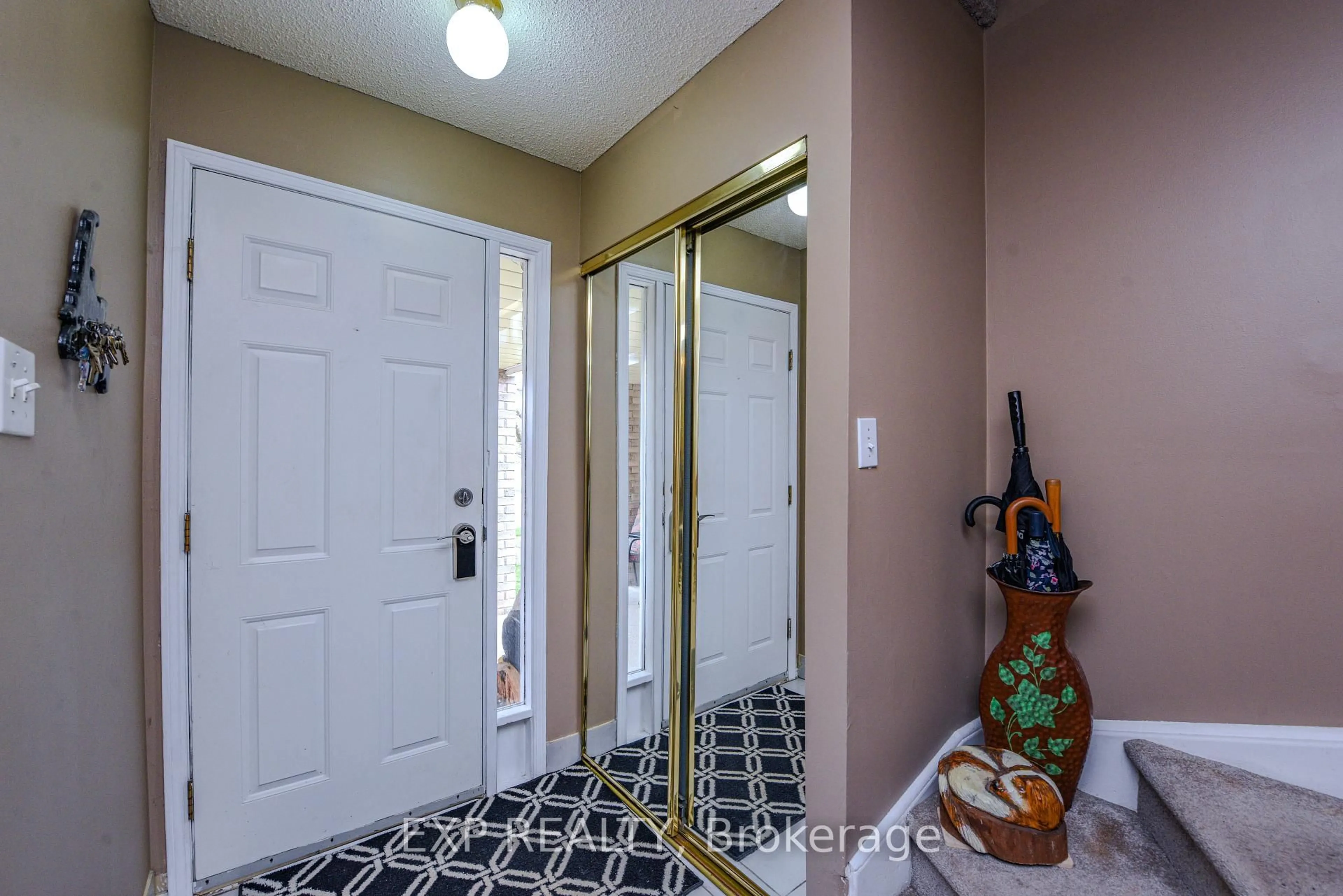 Indoor entryway for 23 Sandmere Ave, Brampton Ontario L6Z 4B5
