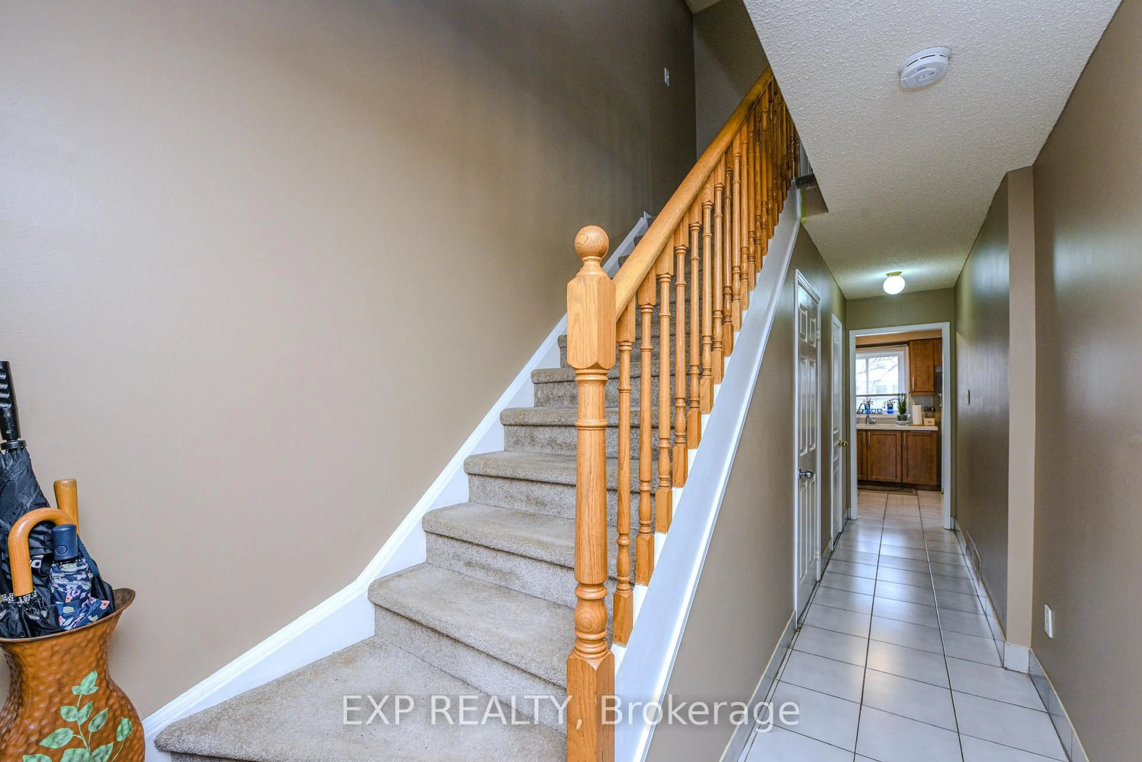 Indoor entryway for 23 Sandmere Ave, Brampton Ontario L6Z 4B5