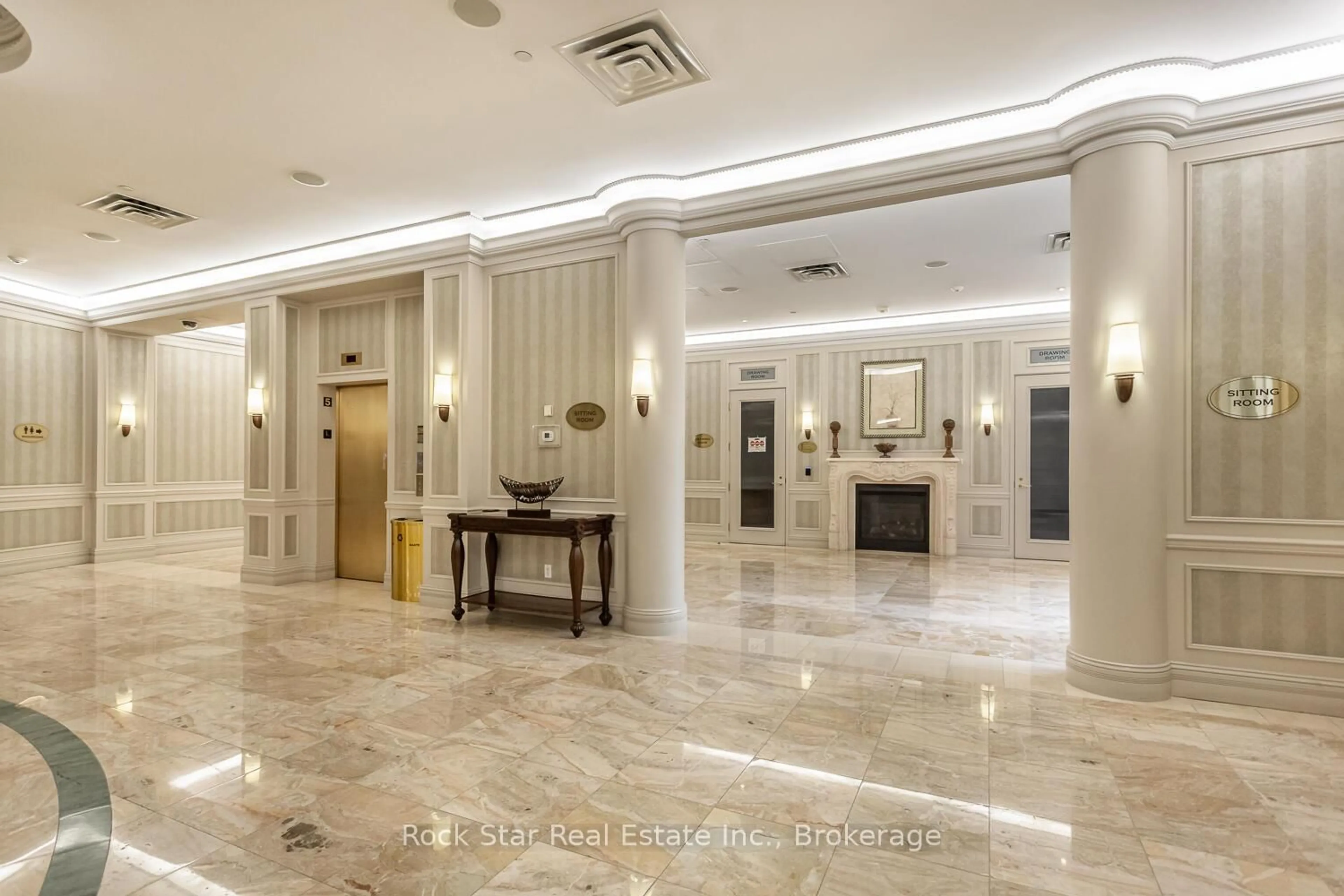 Indoor foyer for 35 Kingsbridge Garden Circ #408, Mississauga Ontario L5R 3Z5