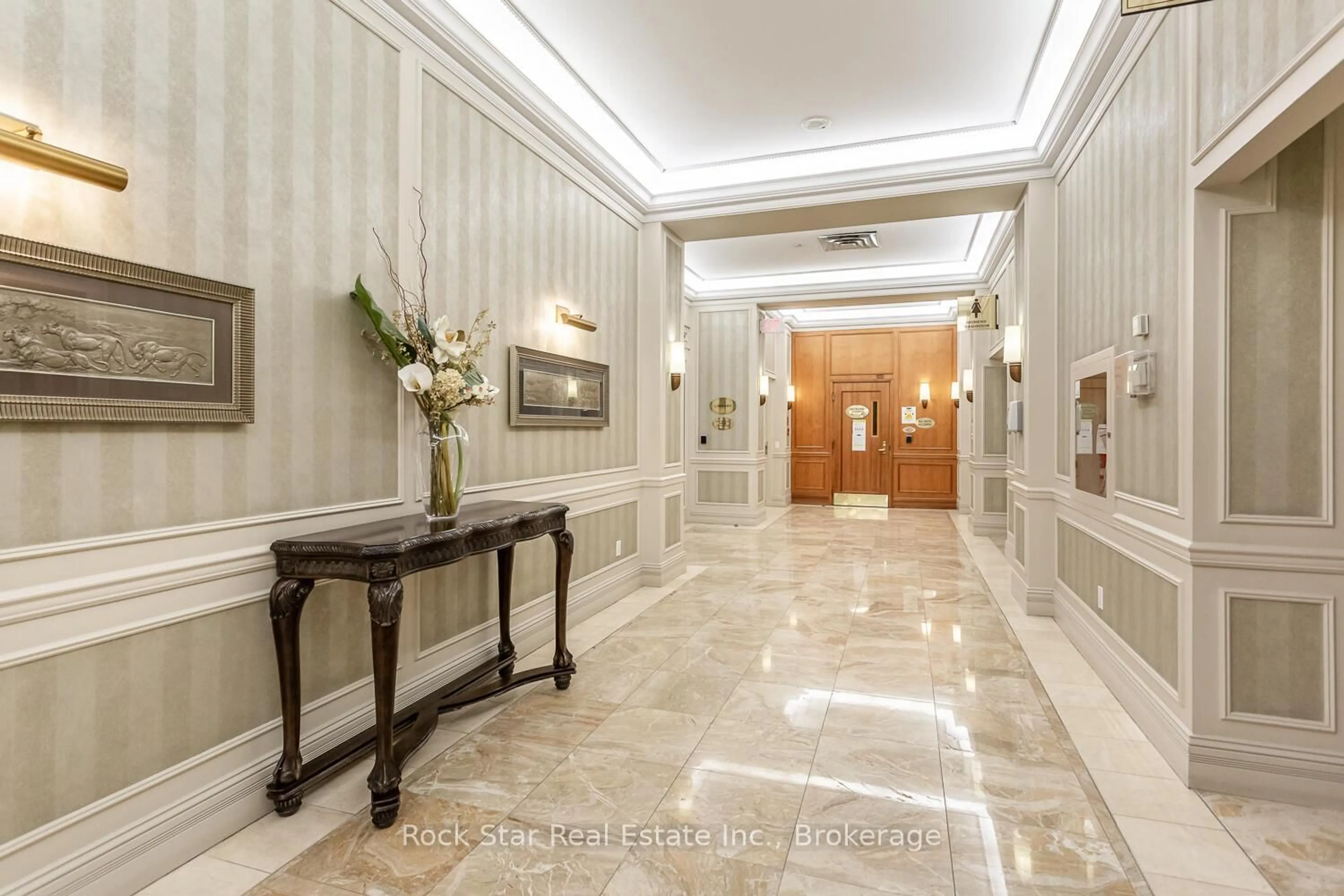Indoor foyer for 35 Kingsbridge Garden Circ #408, Mississauga Ontario L5R 3Z5