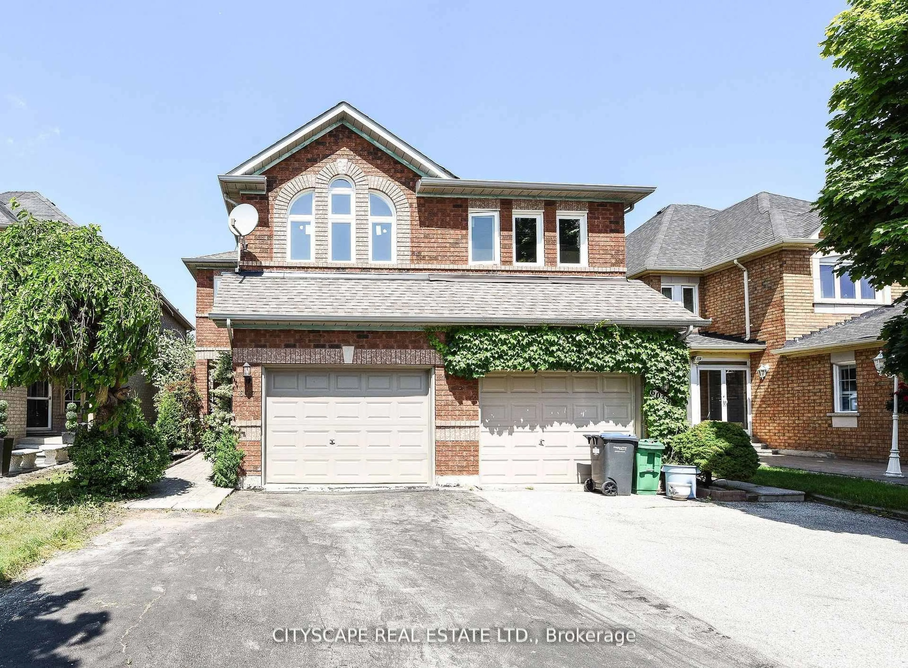 Home with brick exterior material, street for 6037 Clover Ridge Cres, Mississauga Ontario L5N 7B4
