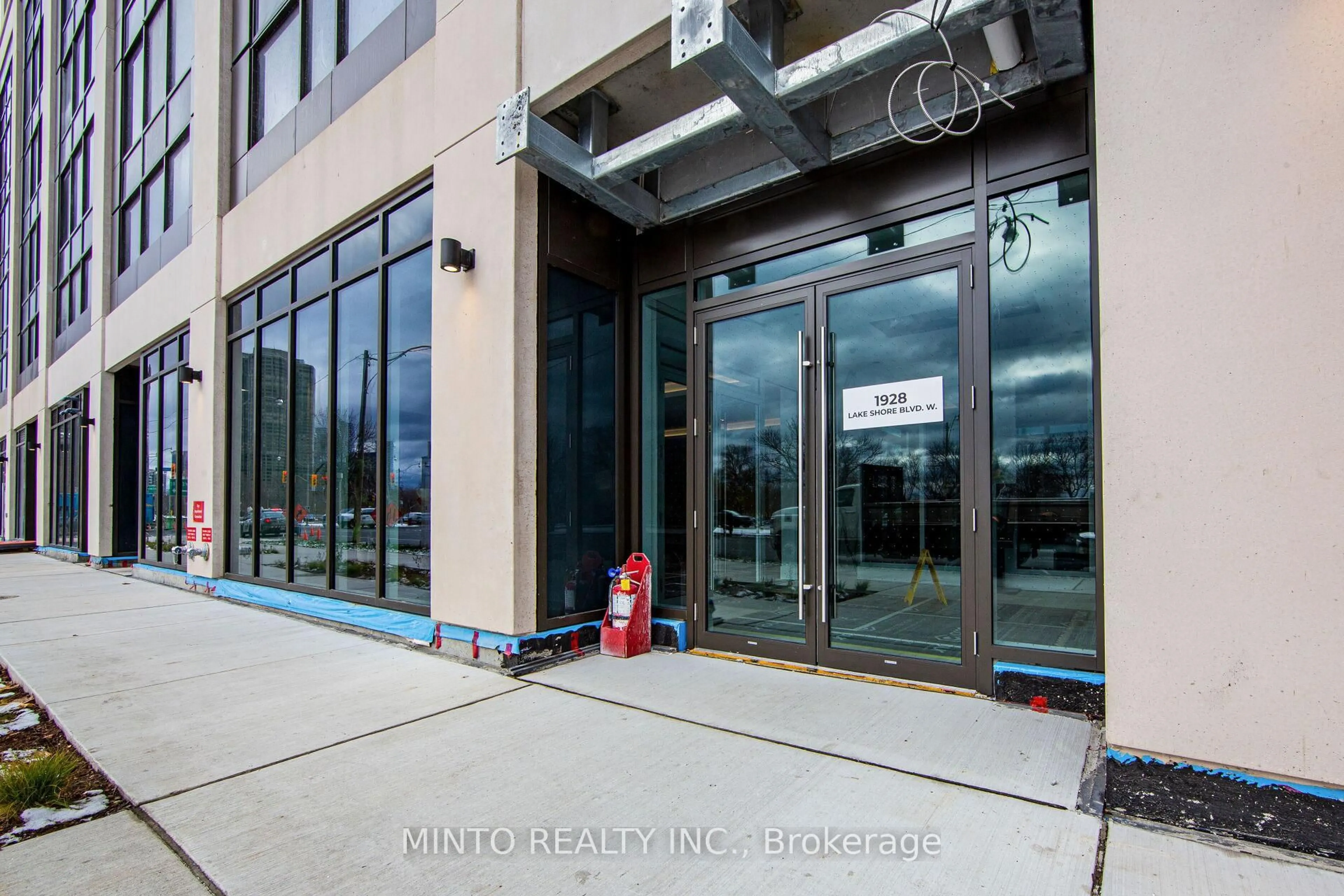 Indoor foyer for 1928 Lakeshore Blvd #2202, Toronto Ontario M6S 0B1