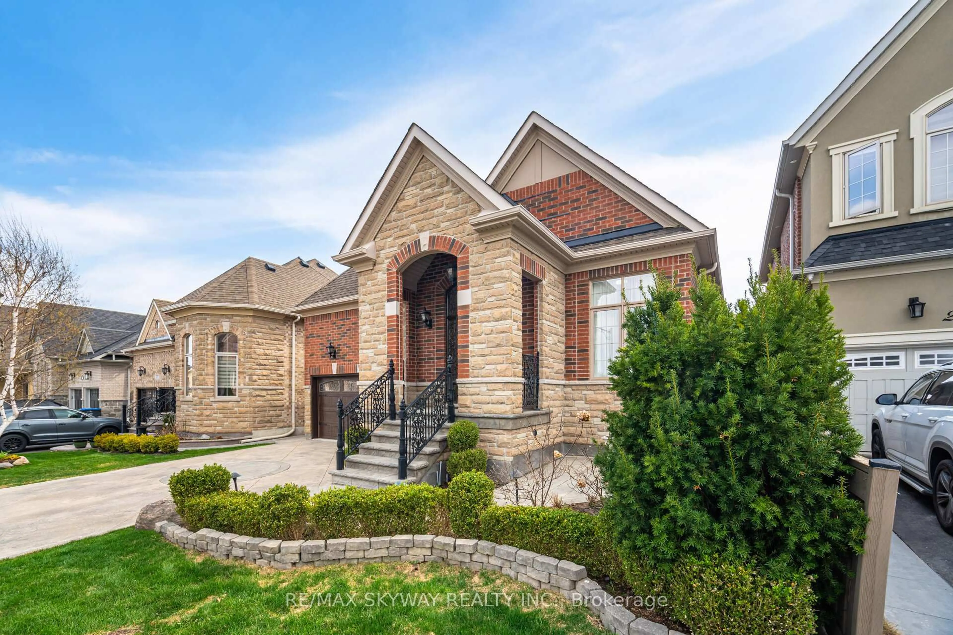 Home with brick exterior material, street for 27 Kezia Cres, Caledon Ontario L7C 3S8