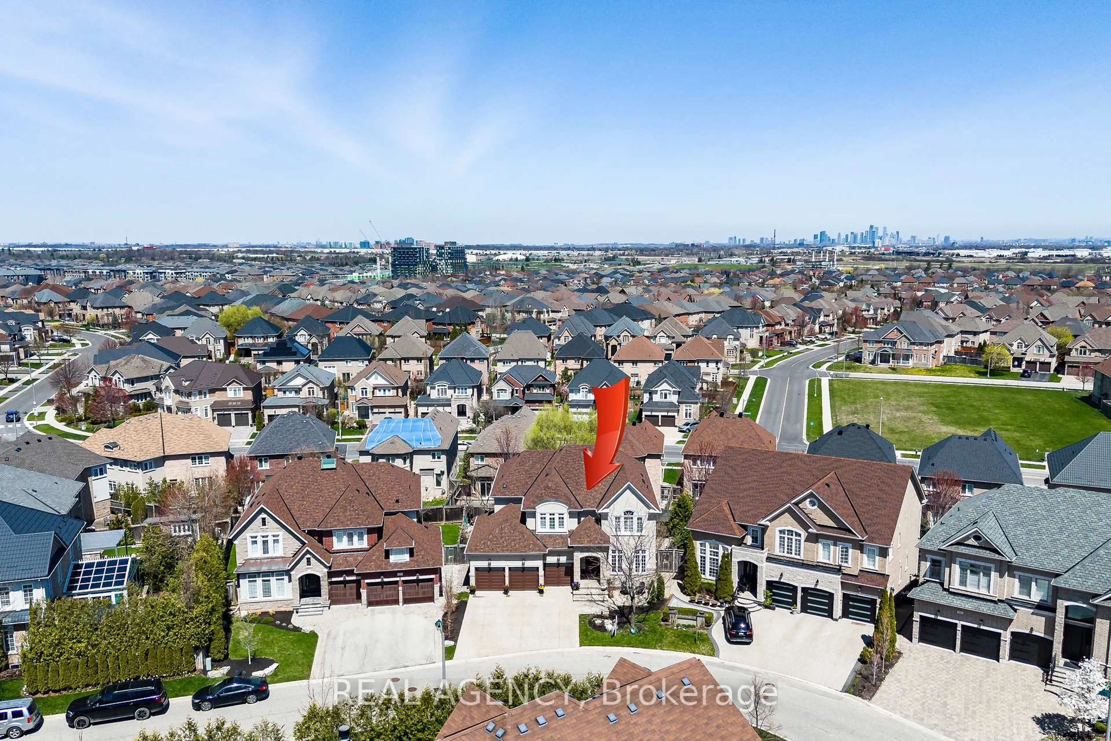 A pic from outside/outdoor area/front of a property/back of a property/a pic from drone, city buildings view from balcony for 2361 Delnice Dr, Oakville Ontario L6H 0A9