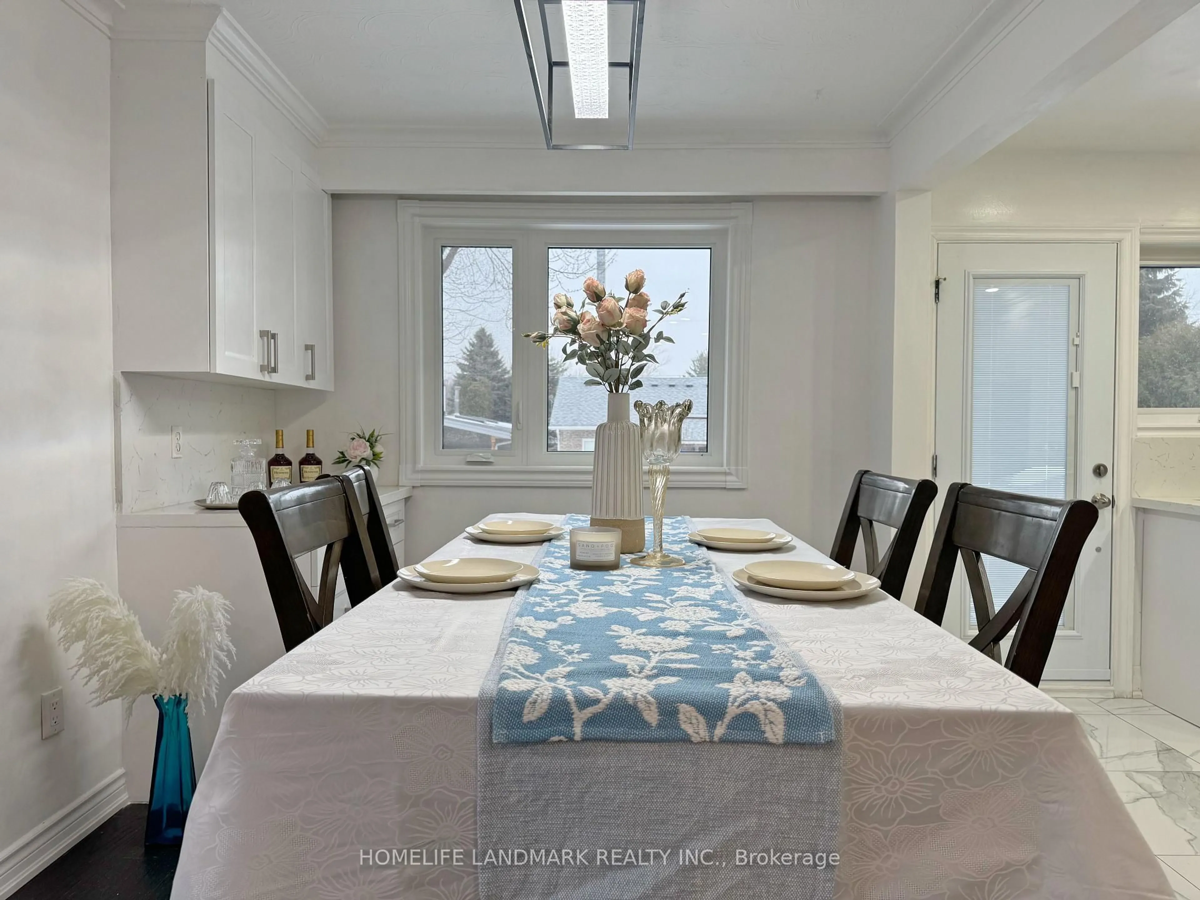 Dining room, ceramic/tile floor for 1553 Ogden Ave, Mississauga Ontario L5E 2H9