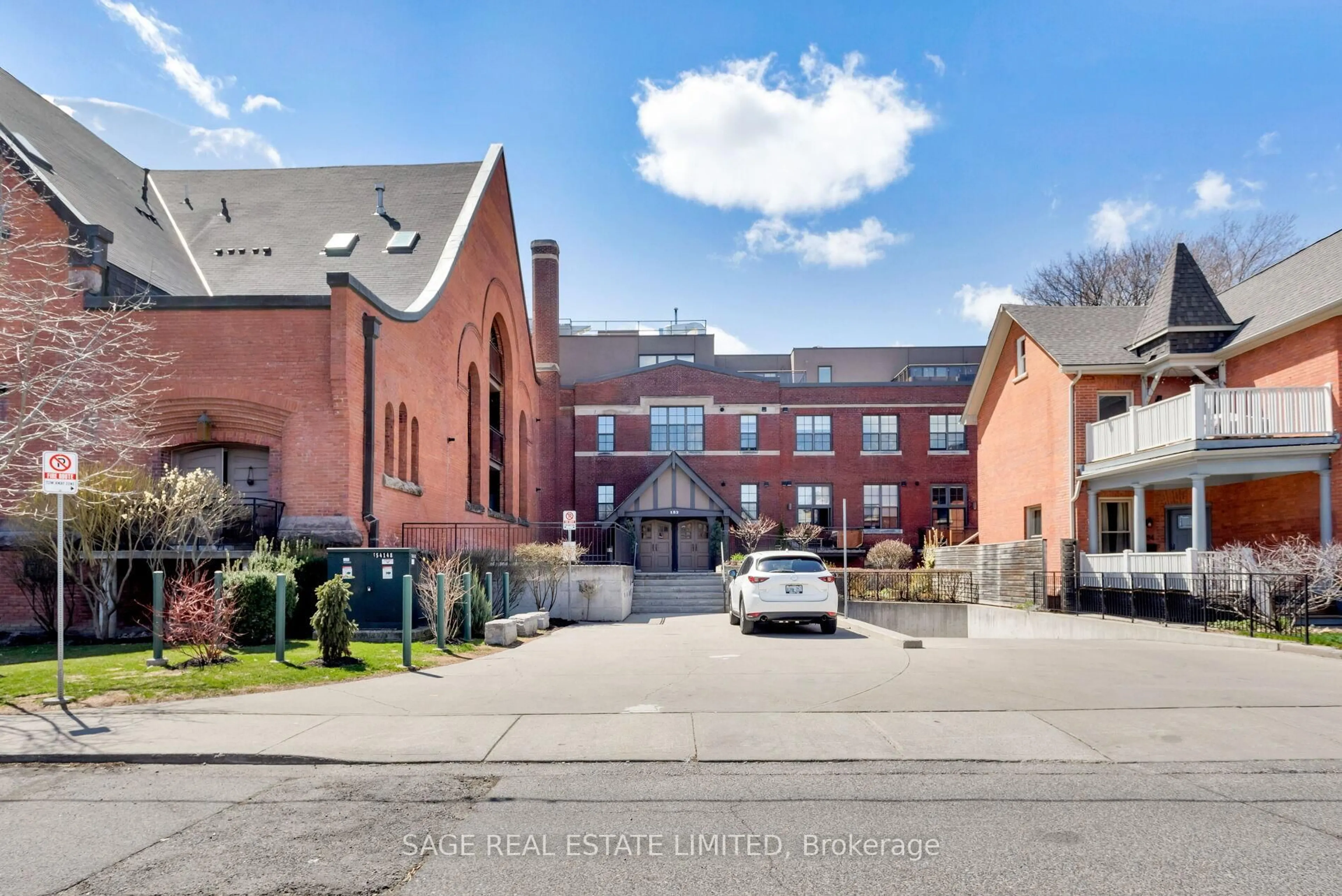 A pic from outside/outdoor area/front of a property/back of a property/a pic from drone, street for 152 Annette St #103, Toronto Ontario M6P 1P4