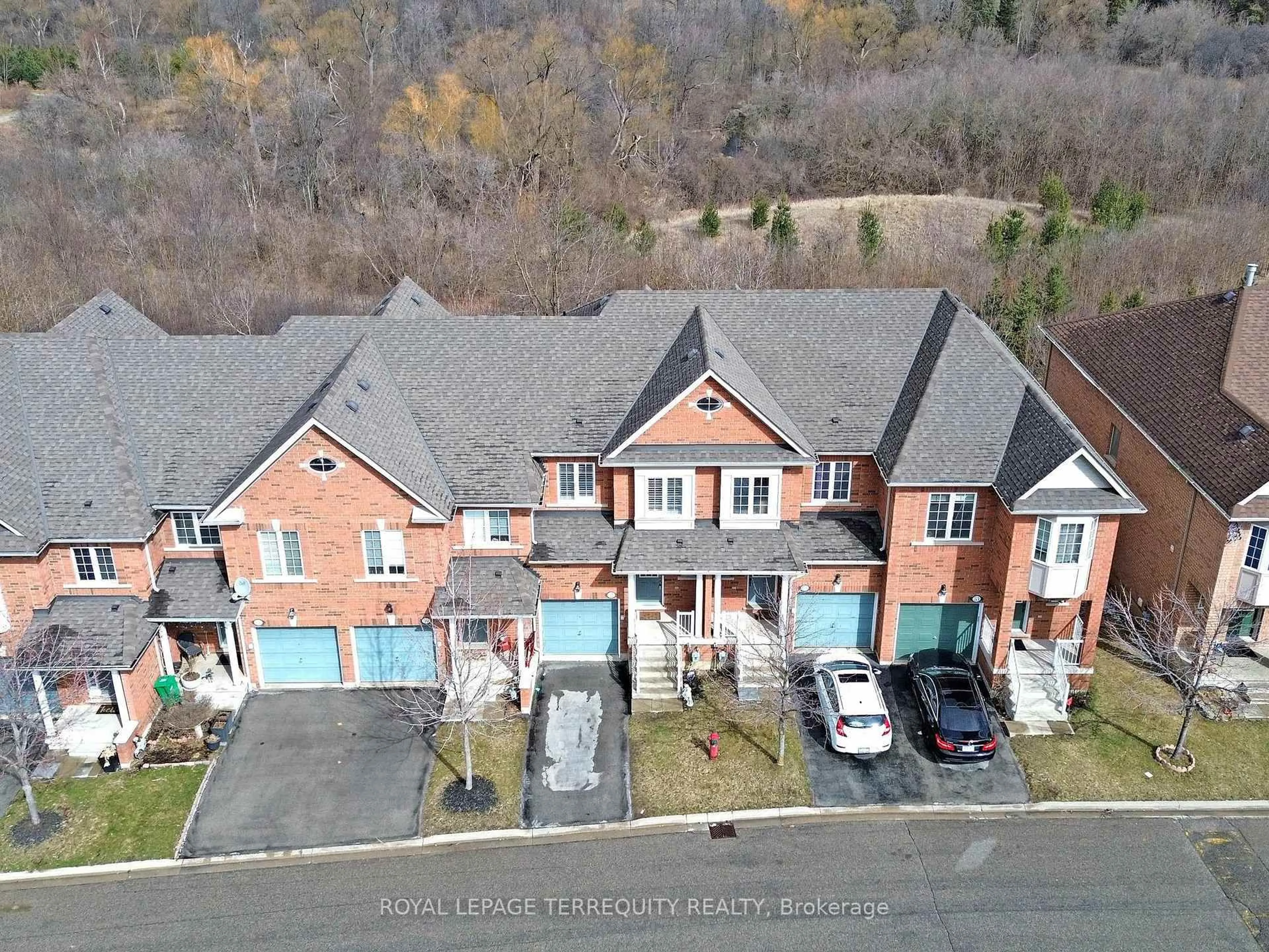 A pic from outside/outdoor area/front of a property/back of a property/a pic from drone, street for 6399 Spinnaker Circ #57, Mississauga Ontario L5W 1Z5