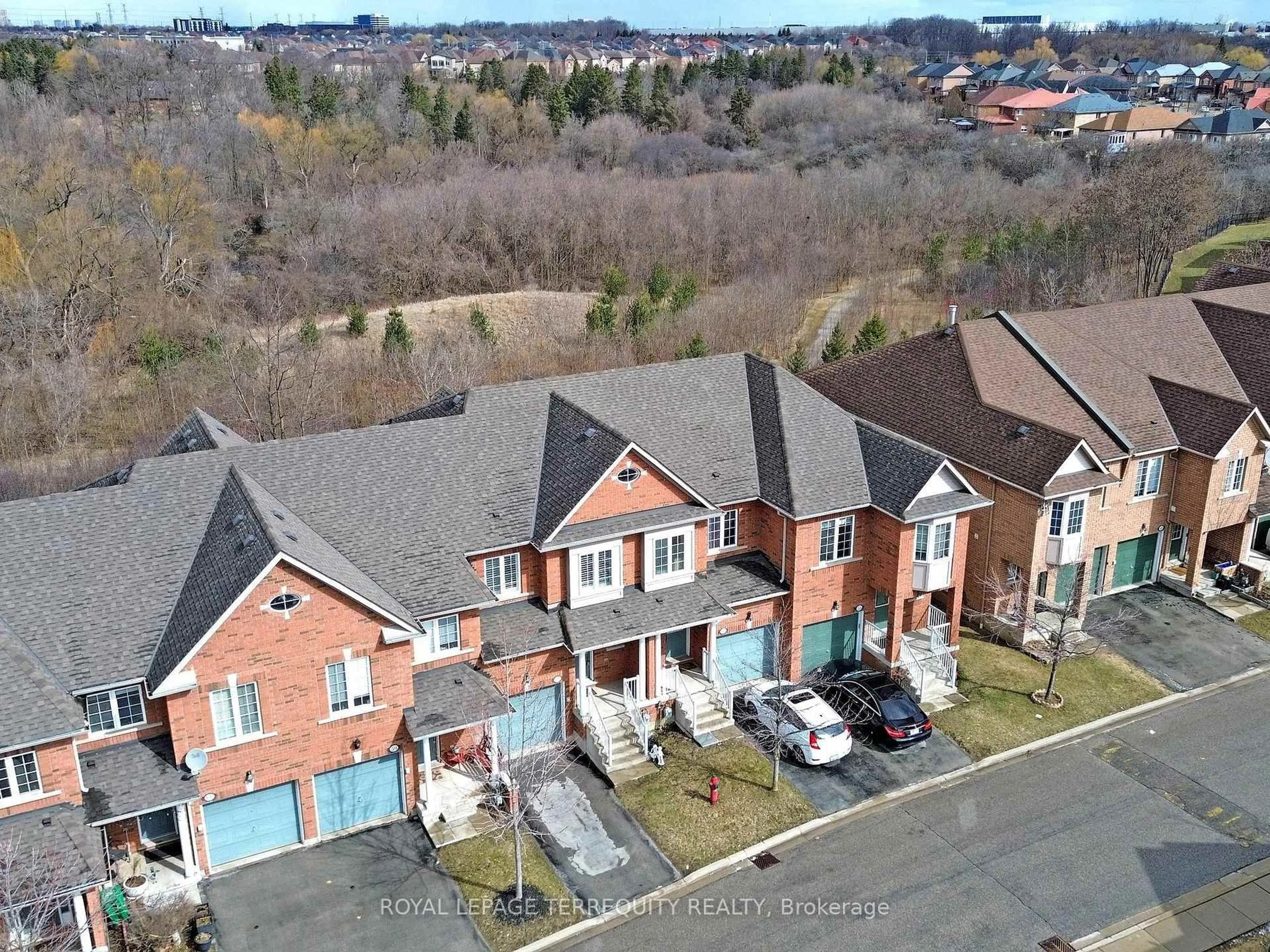 A pic from outside/outdoor area/front of a property/back of a property/a pic from drone, street for 6399 Spinnaker Circ #57, Mississauga Ontario L5W 1Z5