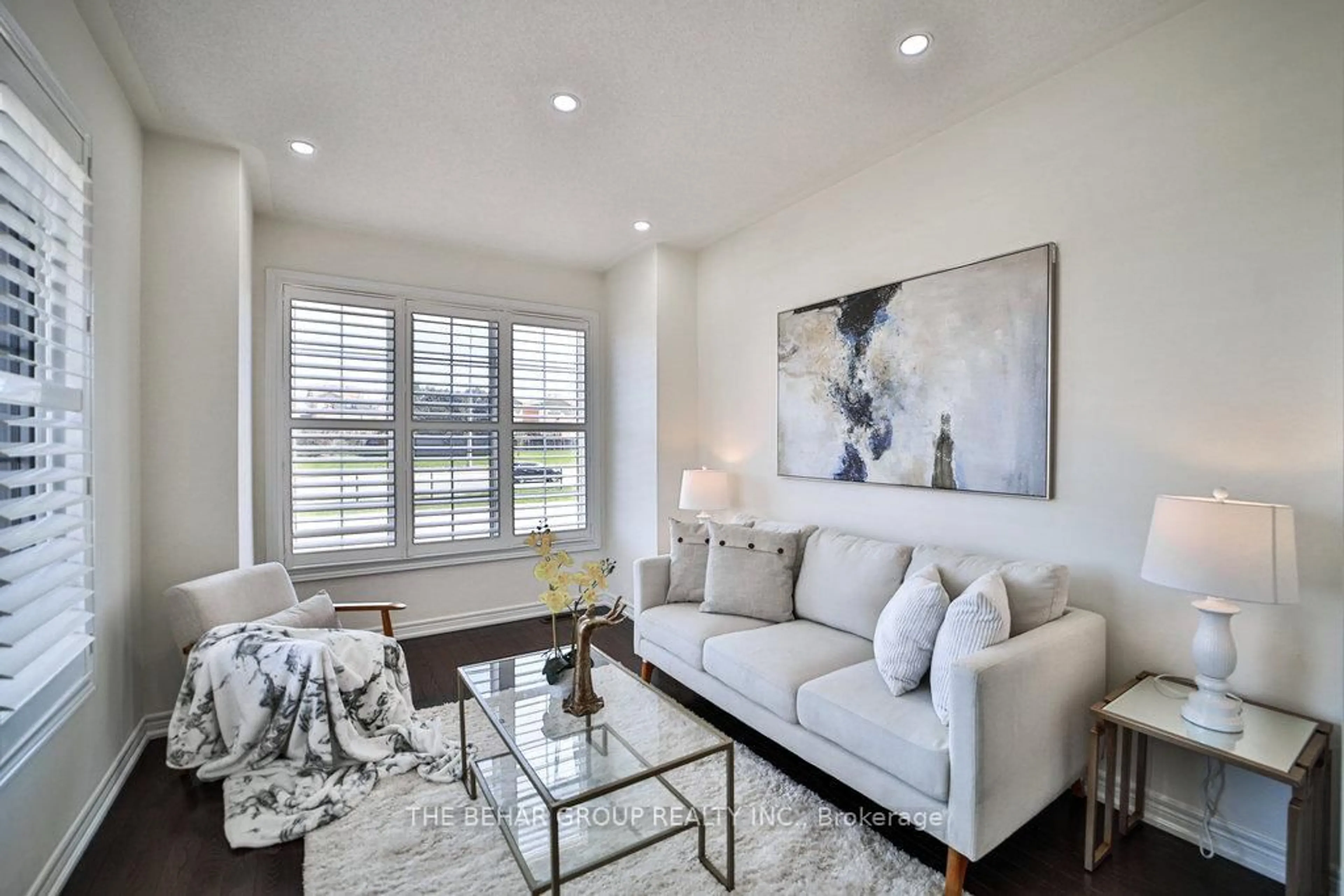Living room with furniture, unknown for 37 Young Dr, Brampton Ontario L6Y 0P4